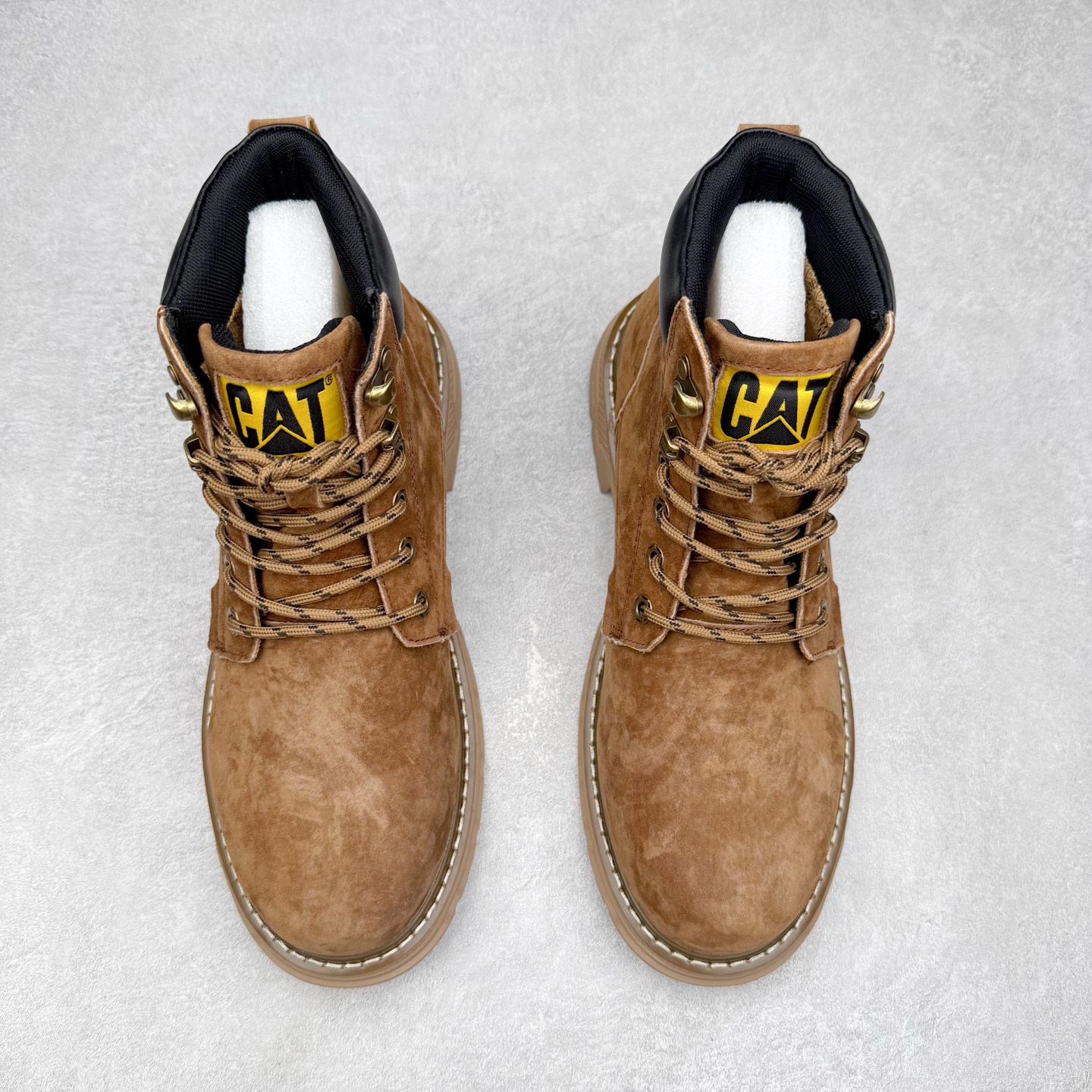 图片[2]-CAT卡特 户外工装轻底休闲马丁靴大黄靴系列 广东大厂品质 全新工艺升级 全鞋真牛皮材料 大底到五金都是代工厂原材料制作 同原版固特异永不开胶工艺 好货不杀猪 首单质量严格把控 全网独家首发 品质毋庸置疑 全套官网统一包装 今年冬季防寒户外专用 日常随意搭配 尺码：39 40 41 42 43 44（皮鞋码）-选品中心
