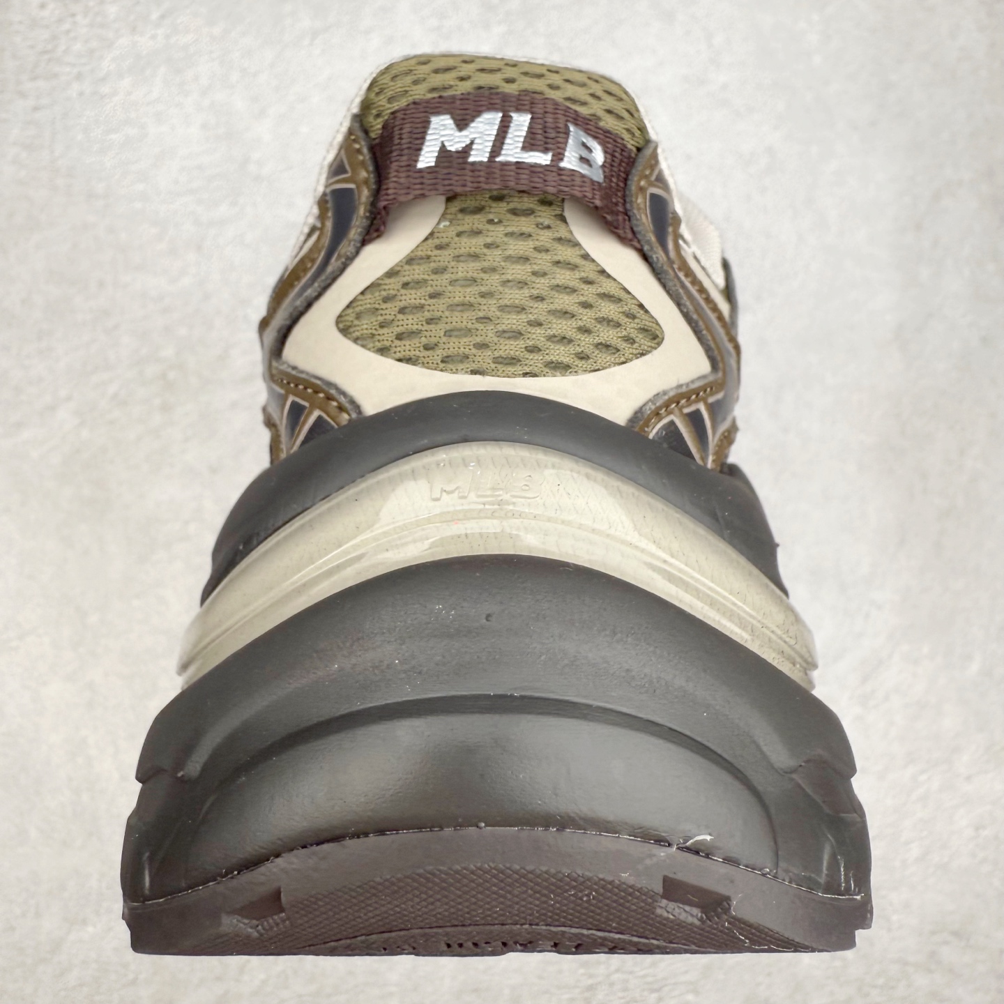 图片[8]-MLB New York Yankees Curve Runner 舒适百搭流浪鞋防滑耐磨低帮跑步鞋 Korea韩国联名NY美国榄球纽约洋基队限定 目前可过轻松秒过各类鉴定 能操作的私聊 韩国代购专供 左脚内置NFC感应 区别市面贴纸假芯片 MLB专用菱形双针中底布 重点细节中底布带注胶孔 原厂NFC感应吊牌 支持鉴定 一个两位数 原盒原标 全套原楦原纸板原厂数据开发 中韩文保养标贴 绿色防霉片 平台代购专供 独家一比一RB+MD组合大底 高频后跟小人Logo精准对位立体饱满 正确网布加超迁鞋面 转印中底走线紧密 转印Logo工艺表层防刮不掉色 尺码：35 36 36.5 37.5 38 38.5 39 40 40.5 41 42 42.5 43 44 44.5 45-选品中心