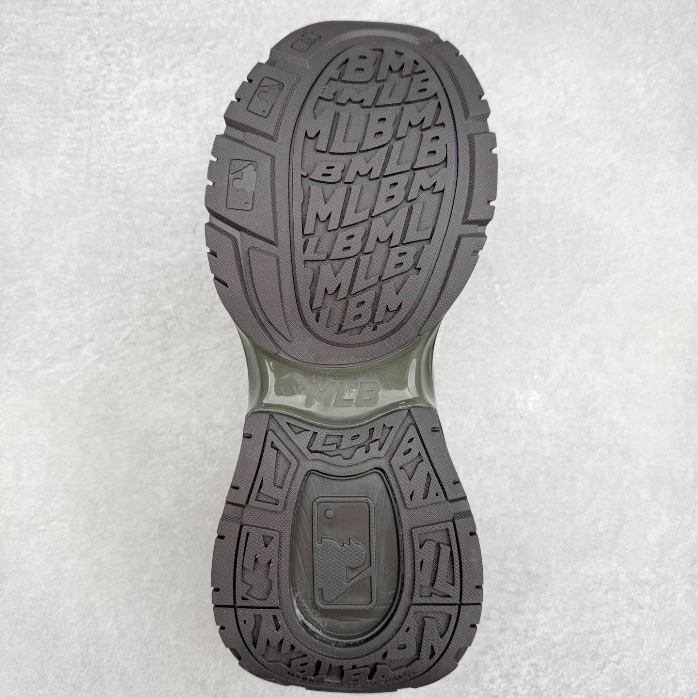 图片[9]-MLB New York Yankees Curve Runner 舒适百搭流浪鞋防滑耐磨低帮跑步鞋 Korea韩国联名NY美国榄球纽约洋基队限定 目前可过轻松秒过各类鉴定 能操作的私聊 韩国代购专供 左脚内置NFC感应 区别市面贴纸假芯片 MLB专用菱形双针中底布 重点细节中底布带注胶孔 原厂NFC感应吊牌 支持鉴定 一个两位数 原盒原标 全套原楦原纸板原厂数据开发 中韩文保养标贴 绿色防霉片 平台代购专供 独家一比一RB+MD组合大底 高频后跟小人Logo精准对位立体饱满 正确网布加超迁鞋面 转印中底走线紧密 转印Logo工艺表层防刮不掉色 尺码：35 36 36.5 37.5 38 38.5 39 40 40.5 41 42 42.5 43 44 44.5 45-选品中心