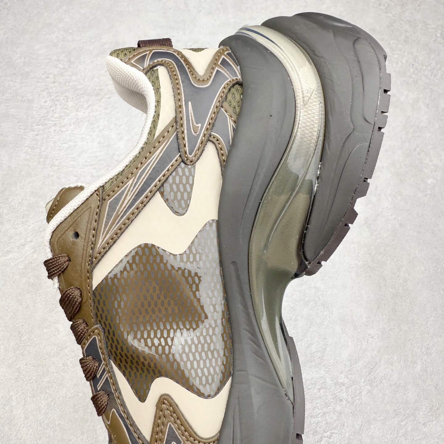 图片[7]-MLB New York Yankees Curve Runner 舒适百搭流浪鞋防滑耐磨低帮跑步鞋 Korea韩国联名NY美国榄球纽约洋基队限定 目前可过轻松秒过各类鉴定 能操作的私聊 韩国代购专供 左脚内置NFC感应 区别市面贴纸假芯片 MLB专用菱形双针中底布 重点细节中底布带注胶孔 原厂NFC感应吊牌 支持鉴定 一个两位数 原盒原标 全套原楦原纸板原厂数据开发 中韩文保养标贴 绿色防霉片 平台代购专供 独家一比一RB+MD组合大底 高频后跟小人Logo精准对位立体饱满 正确网布加超迁鞋面 转印中底走线紧密 转印Logo工艺表层防刮不掉色 尺码：35 36 36.5 37.5 38 38.5 39 40 40.5 41 42 42.5 43 44 44.5 45-选品中心