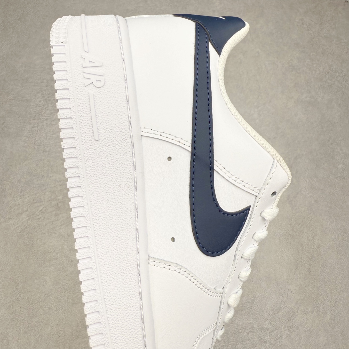 图片[6]-NK Air Force 1´07 Low 空军一号低帮百搭休闲运动板鞋 FJ4146-119 柔软、弹性十足的缓震性能和出色的中底设计 横跨复古与现代的外型结合 造就出风靡全球 三十多年的Force 1 直到今天还深受青睐 实拍调校N版已经零色差零失真 百分百还原实物色彩所见即所得 不存在货不对板色差等低级问题 选购参考实物拍摄 不混卖不参货 只用心做好货严格选品 承诺混一赔十 尺码：36 36.5 37.5 38 38.5 39 40 40.5 41 42 42.5 43 44 44.5 45-选品中心