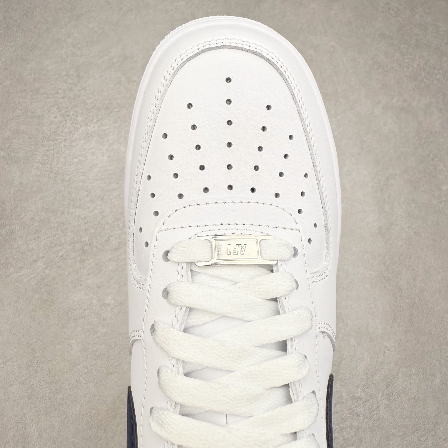 图片[4]-NK Air Force 1´07 Low 空军一号低帮百搭休闲运动板鞋 FJ4146-119 柔软、弹性十足的缓震性能和出色的中底设计 横跨复古与现代的外型结合 造就出风靡全球 三十多年的Force 1 直到今天还深受青睐 实拍调校N版已经零色差零失真 百分百还原实物色彩所见即所得 不存在货不对板色差等低级问题 选购参考实物拍摄 不混卖不参货 只用心做好货严格选品 承诺混一赔十 尺码：36 36.5 37.5 38 38.5 39 40 40.5 41 42 42.5 43 44 44.5 45-选品中心