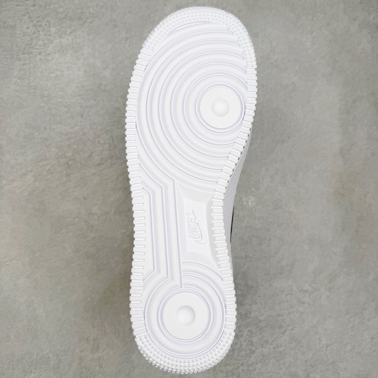 图片[9]-NK Air Force 1´07 Low 空军一号低帮百搭休闲运动板鞋 FJ4146-119 柔软、弹性十足的缓震性能和出色的中底设计 横跨复古与现代的外型结合 造就出风靡全球 三十多年的Force 1 直到今天还深受青睐 实拍调校N版已经零色差零失真 百分百还原实物色彩所见即所得 不存在货不对板色差等低级问题 选购参考实物拍摄 不混卖不参货 只用心做好货严格选品 承诺混一赔十 尺码：36 36.5 37.5 38 38.5 39 40 40.5 41 42 42.5 43 44 44.5 45-选品中心