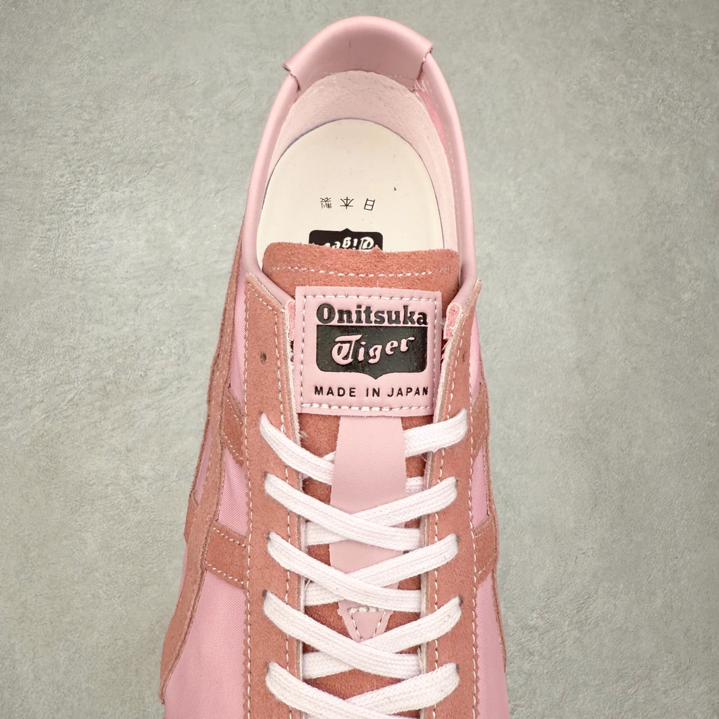 图片[5]-＃C版 Asics Onitsuka Tiger MEXICO 66 亚瑟士鬼冢虎复古经典板鞋 市场王者选手 海外订单工厂出品 长期生产补货永不断码 超成熟稳定的做工品控 原装全套纸板楦头开发 原汁原味 完美呈现版型 私模正确鞋底咬花纹路 一比一鞋头弧度高度鞋身弧度 绝不口嗨 细节品控鞋型随意秒杀市面 原档咬花纹路私模大底 一个单元有六个三角形 总体形拼接呈现花瓣状 官方四联吊牌 原装Ortholite轻量化鞋垫 原盒原配 质保卡 说明书 钢印防尘纸 纸板中底带钢印 乳胶组合鞋垫 支持全方位的对比专柜 产品从款式颜色造型上体现出追求舒适和细节的完美 鞋类更是推崇手工制作的严谨与完美 融舒适性与可穿性的设计风格 注重细节的完美和别致魅力 既保持稳重 又不失轻松的时尚感 尺码：36 37 37.5 38 39 39.5 40 40.5 41.5 42 42.5 43.5 44 45-选品中心