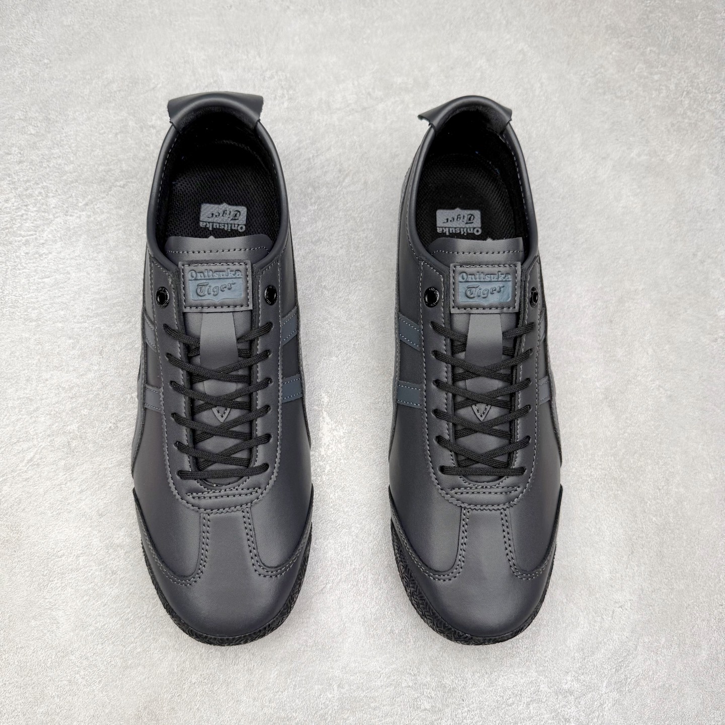 图片[2]-＃C版 Asics Onitsuka Tiger MEXICO 66 亚瑟士鬼冢虎复古经典板鞋 市场王者选手 海外订单工厂出品 长期生产补货永不断码 超成熟稳定的做工品控 原装全套纸板楦头开发 原汁原味 完美呈现版型 私模正确鞋底咬花纹路 一比一鞋头弧度高度鞋身弧度 绝不口嗨 细节品控鞋型随意秒杀市面 原档咬花纹路私模大底 一个单元有六个三角形 总体形拼接呈现花瓣状 官方四联吊牌 原装Ortholite轻量化鞋垫 原盒原配 质保卡 说明书 钢印防尘纸 纸板中底带钢印 乳胶组合鞋垫 支持全方位的对比专柜 产品从款式颜色造型上体现出追求舒适和细节的完美 鞋类更是推崇手工制作的严谨与完美 融舒适性与可穿性的设计风格 注重细节的完美和别致魅力 既保持稳重 又不失轻松的时尚感 尺码：36 37 37.5 38 39 39.5 40 40.5 41.5 42 42.5 43.5 44 45-选品中心