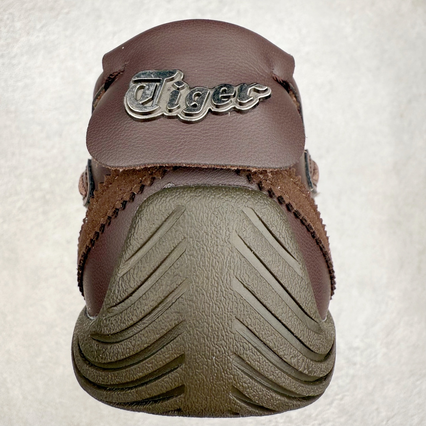 图片[8]-＃C版 Asics Onitsuka Tiger MEXICO 66 亚瑟士鬼冢虎复古经典板鞋 市场王者选手 海外订单工厂出品 长期生产补货永不断码 超成熟稳定的做工品控 原装全套纸板楦头开发 原汁原味 完美呈现版型 私模正确鞋底咬花纹路 一比一鞋头弧度高度鞋身弧度 绝不口嗨 细节品控鞋型随意秒杀市面 原档咬花纹路私模大底 一个单元有六个三角形 总体形拼接呈现花瓣状 官方四联吊牌 原装Ortholite轻量化鞋垫 原盒原配 质保卡 说明书 钢印防尘纸 纸板中底带钢印 乳胶组合鞋垫 支持全方位的对比专柜 产品从款式颜色造型上体现出追求舒适和细节的完美 鞋类更是推崇手工制作的严谨与完美 融舒适性与可穿性的设计风格 注重细节的完美和别致魅力 既保持稳重 又不失轻松的时尚感 尺码：36 37 37.5 38 39 39.5 40 40.5 41.5 42 42.5 43.5 44 45-选品中心