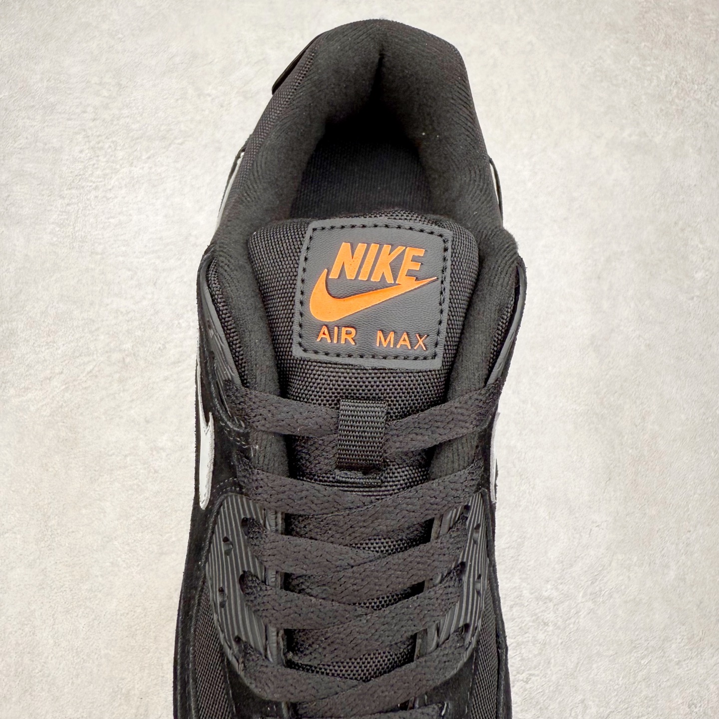 图片[5]-＃MX版 NK Air MAX 90 气垫复古减震跑步鞋 DO6706-010 经典重温 独家陆续补货 外单专供大厂出品 品质稳定 一百余色 终端操作 Air Max 90于1990年推出 来自Air Max系列 在Air Max 1的基础上改进而得 增加了气垫面积 外型上也更为流线 最特別的就是加入了菱纹塑胶嵌板 为Air Max 90增添了许多潮流气息 皮革鞋面 造就出色耐穿性和支撑力 Max Air缓震配置搭配泡棉中底 令Air Max 90轻盈而舒适 华夫格橡胶外底 铸就Air Max 90非凡的抓地力 而Air Max 90不仅是一双跑鞋 它成功跨越了时间的演进 成为了球鞋文化与潮流圈中最熟为人知的鞋款之一 尺码：36 36.5 37.5 38 38.5 39 40 40.5 41 42 42.5 43 44 44.5 45-选品中心