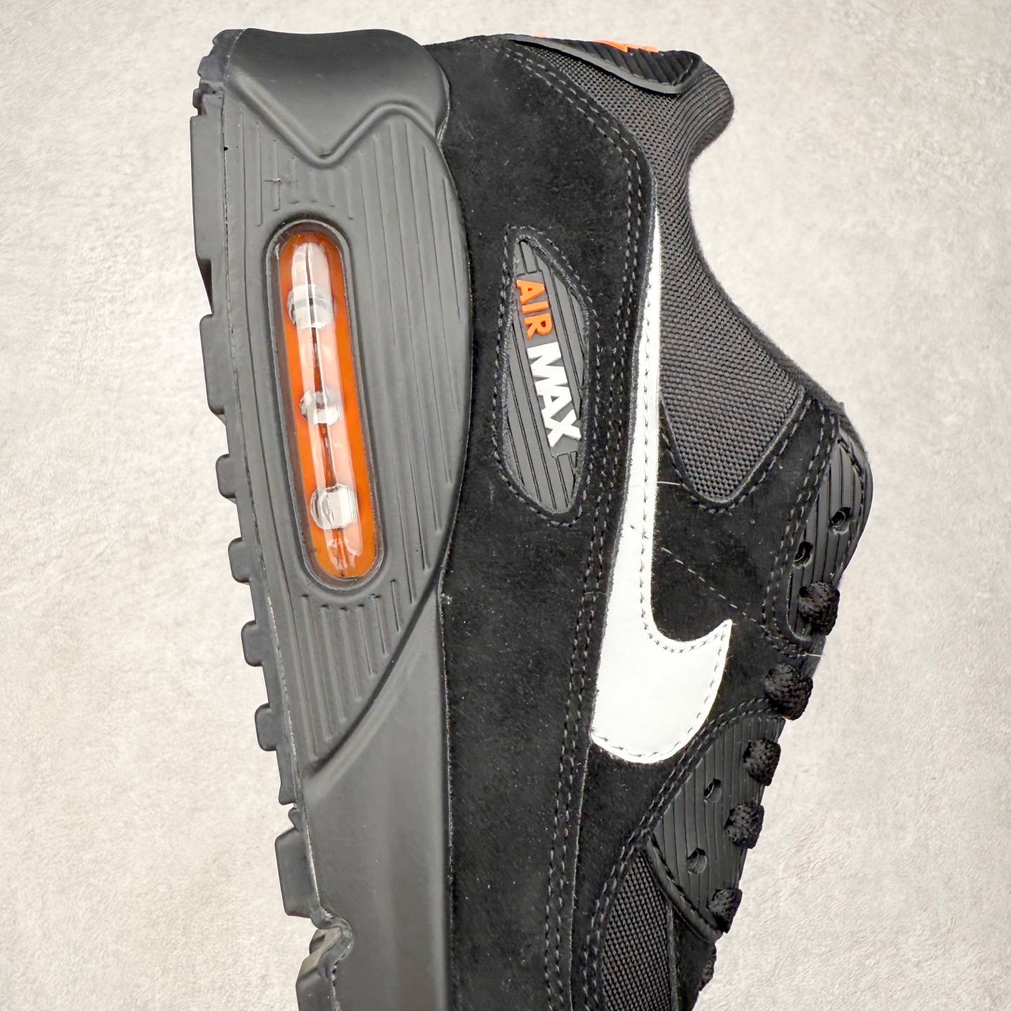 图片[6]-＃MX版 NK Air MAX 90 气垫复古减震跑步鞋 DO6706-010 经典重温 独家陆续补货 外单专供大厂出品 品质稳定 一百余色 终端操作 Air Max 90于1990年推出 来自Air Max系列 在Air Max 1的基础上改进而得 增加了气垫面积 外型上也更为流线 最特別的就是加入了菱纹塑胶嵌板 为Air Max 90增添了许多潮流气息 皮革鞋面 造就出色耐穿性和支撑力 Max Air缓震配置搭配泡棉中底 令Air Max 90轻盈而舒适 华夫格橡胶外底 铸就Air Max 90非凡的抓地力 而Air Max 90不仅是一双跑鞋 它成功跨越了时间的演进 成为了球鞋文化与潮流圈中最熟为人知的鞋款之一 尺码：36 36.5 37.5 38 38.5 39 40 40.5 41 42 42.5 43 44 44.5 45-选品中心