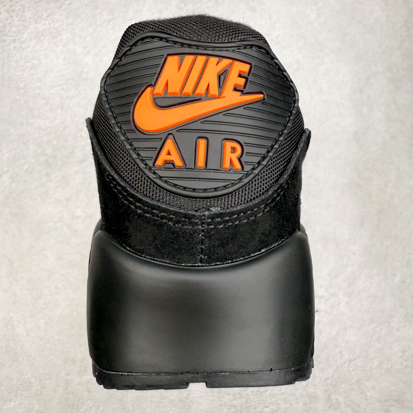 图片[8]-＃MX版 NK Air MAX 90 气垫复古减震跑步鞋 DO6706-010 经典重温 独家陆续补货 外单专供大厂出品 品质稳定 一百余色 终端操作 Air Max 90于1990年推出 来自Air Max系列 在Air Max 1的基础上改进而得 增加了气垫面积 外型上也更为流线 最特別的就是加入了菱纹塑胶嵌板 为Air Max 90增添了许多潮流气息 皮革鞋面 造就出色耐穿性和支撑力 Max Air缓震配置搭配泡棉中底 令Air Max 90轻盈而舒适 华夫格橡胶外底 铸就Air Max 90非凡的抓地力 而Air Max 90不仅是一双跑鞋 它成功跨越了时间的演进 成为了球鞋文化与潮流圈中最熟为人知的鞋款之一 尺码：36 36.5 37.5 38 38.5 39 40 40.5 41 42 42.5 43 44 44.5 45-选品中心