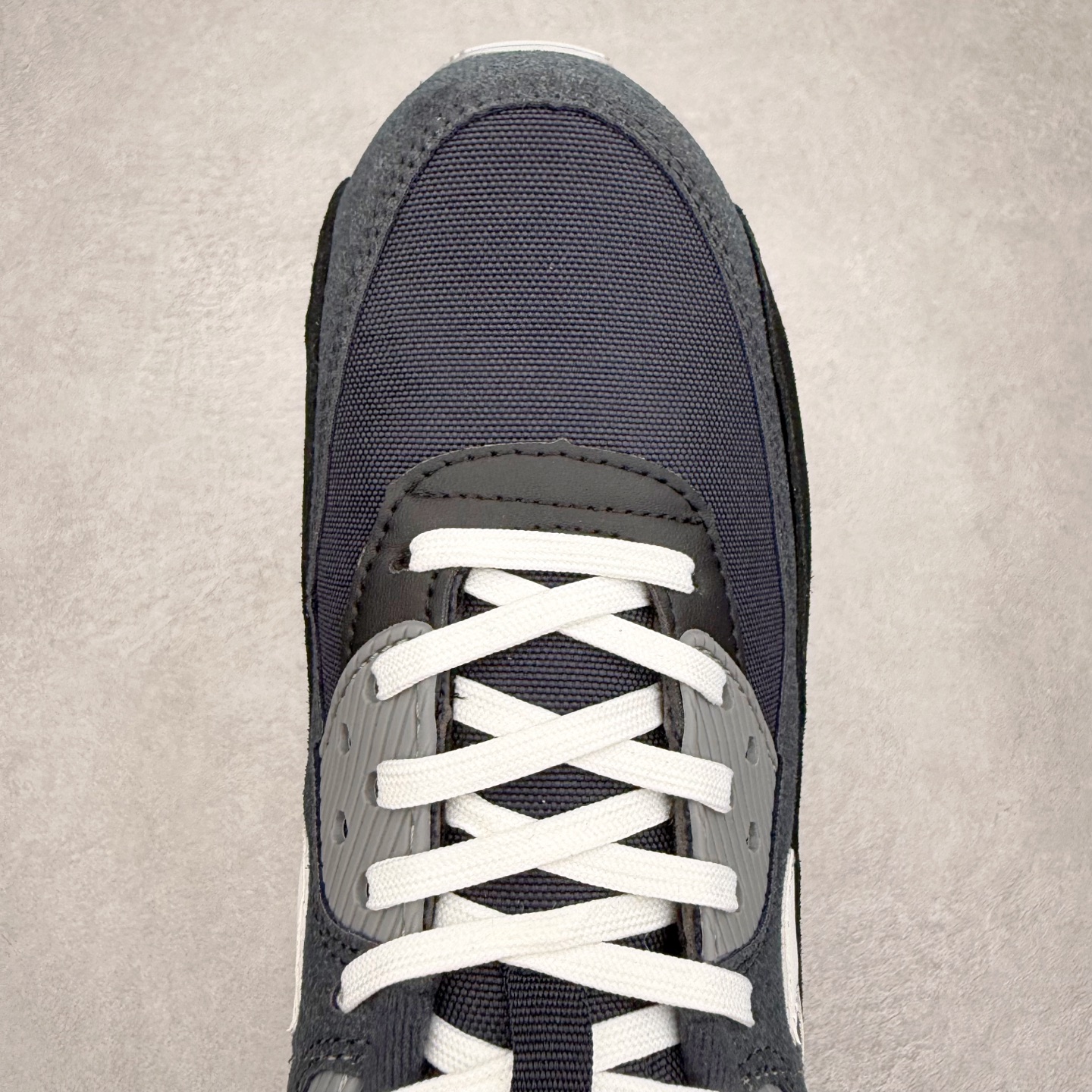 图片[4]-＃MX版 NK Air MAX 90 气垫复古减震跑步鞋 DA1641-003 经典重温 独家陆续补货 外单专供大厂出品 品质稳定 一百余色 终端操作 Air Max 90于1990年推出 来自Air Max系列 在Air Max 1的基础上改进而得 增加了气垫面积 外型上也更为流线 最特別的就是加入了菱纹塑胶嵌板 为Air Max 90增添了许多潮流气息 皮革鞋面 造就出色耐穿性和支撑力 Max Air缓震配置搭配泡棉中底 令Air Max 90轻盈而舒适 华夫格橡胶外底 铸就Air Max 90非凡的抓地力 而Air Max 90不仅是一双跑鞋 它成功跨越了时间的演进 成为了球鞋文化与潮流圈中最熟为人知的鞋款之一 尺码：36 36.5 37.5 38 38.5 39 40 40.5 41 42 42.5 43 44 44.5 45-选品中心