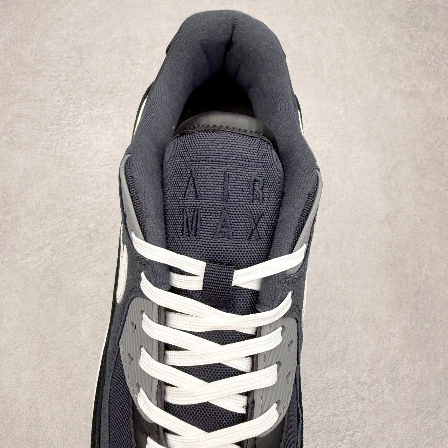 图片[5]-＃MX版 NK Air MAX 90 气垫复古减震跑步鞋 DA1641-003 经典重温 独家陆续补货 外单专供大厂出品 品质稳定 一百余色 终端操作 Air Max 90于1990年推出 来自Air Max系列 在Air Max 1的基础上改进而得 增加了气垫面积 外型上也更为流线 最特別的就是加入了菱纹塑胶嵌板 为Air Max 90增添了许多潮流气息 皮革鞋面 造就出色耐穿性和支撑力 Max Air缓震配置搭配泡棉中底 令Air Max 90轻盈而舒适 华夫格橡胶外底 铸就Air Max 90非凡的抓地力 而Air Max 90不仅是一双跑鞋 它成功跨越了时间的演进 成为了球鞋文化与潮流圈中最熟为人知的鞋款之一 尺码：36 36.5 37.5 38 38.5 39 40 40.5 41 42 42.5 43 44 44.5 45-选品中心