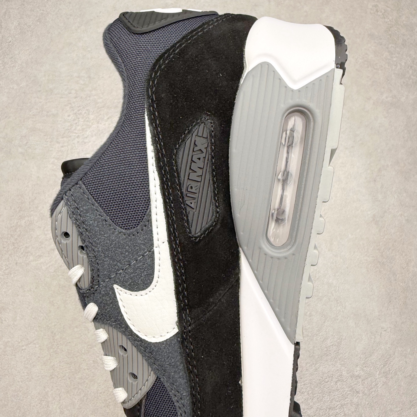 图片[7]-＃MX版 NK Air MAX 90 气垫复古减震跑步鞋 DA1641-003 经典重温 独家陆续补货 外单专供大厂出品 品质稳定 一百余色 终端操作 Air Max 90于1990年推出 来自Air Max系列 在Air Max 1的基础上改进而得 增加了气垫面积 外型上也更为流线 最特別的就是加入了菱纹塑胶嵌板 为Air Max 90增添了许多潮流气息 皮革鞋面 造就出色耐穿性和支撑力 Max Air缓震配置搭配泡棉中底 令Air Max 90轻盈而舒适 华夫格橡胶外底 铸就Air Max 90非凡的抓地力 而Air Max 90不仅是一双跑鞋 它成功跨越了时间的演进 成为了球鞋文化与潮流圈中最熟为人知的鞋款之一 尺码：36 36.5 37.5 38 38.5 39 40 40.5 41 42 42.5 43 44 44.5 45-选品中心