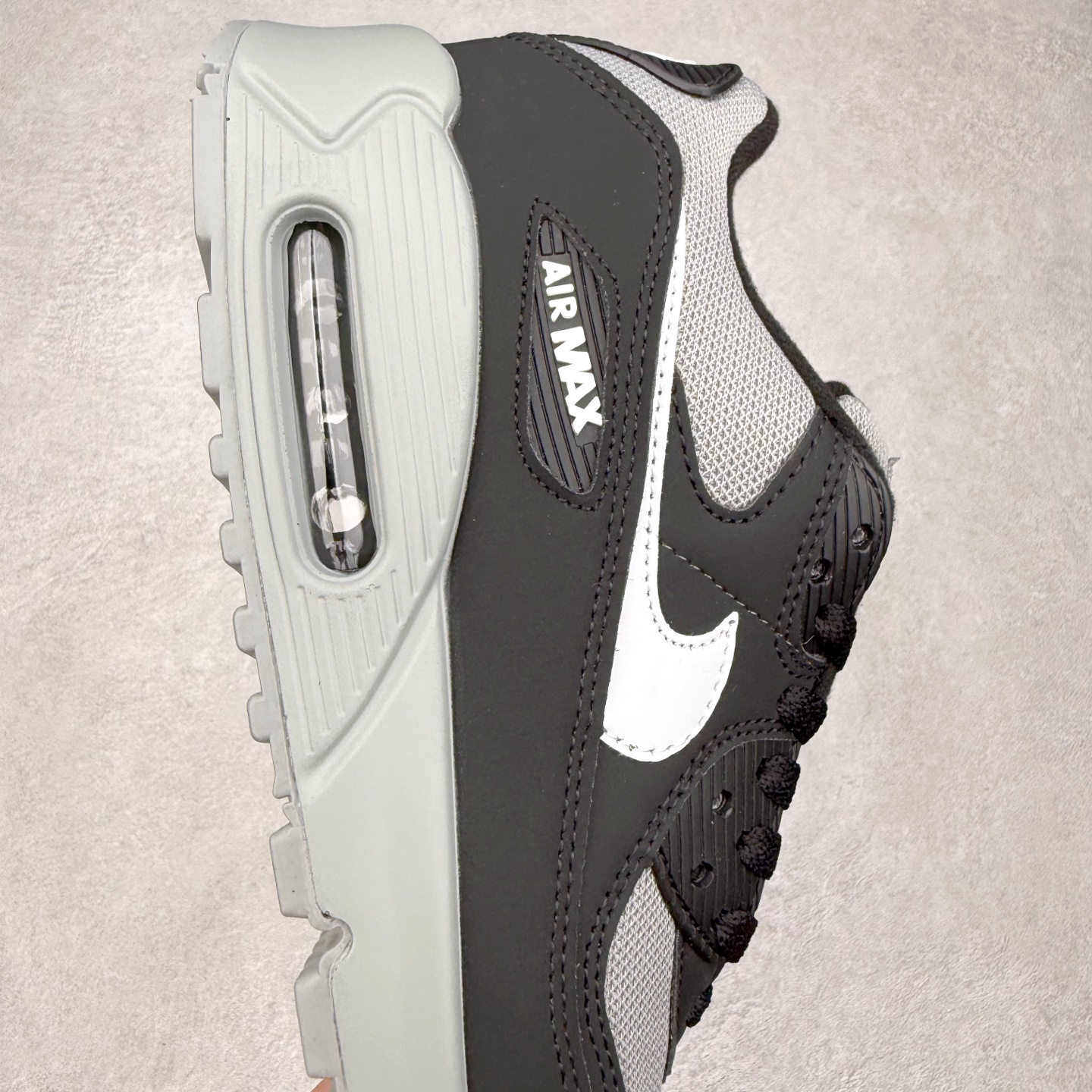 图片[6]-＃MX版 NK Air MAX 90 气垫复古减震跑步鞋 IM5989-010 经典重温 独家陆续补货 外单专供大厂出品 品质稳定 一百余色 终端操作 Air Max 90于1990年推出 来自Air Max系列 在Air Max 1的基础上改进而得 增加了气垫面积 外型上也更为流线 最特別的就是加入了菱纹塑胶嵌板 为Air Max 90增添了许多潮流气息 皮革鞋面 造就出色耐穿性和支撑力 Max Air缓震配置搭配泡棉中底 令Air Max 90轻盈而舒适 华夫格橡胶外底 铸就Air Max 90非凡的抓地力 而Air Max 90不仅是一双跑鞋 它成功跨越了时间的演进 成为了球鞋文化与潮流圈中最熟为人知的鞋款之一 尺码：36 36.5 37.5 38 38.5 39 40 40.5 41 42 42.5 43 44 44.5 45-选品中心