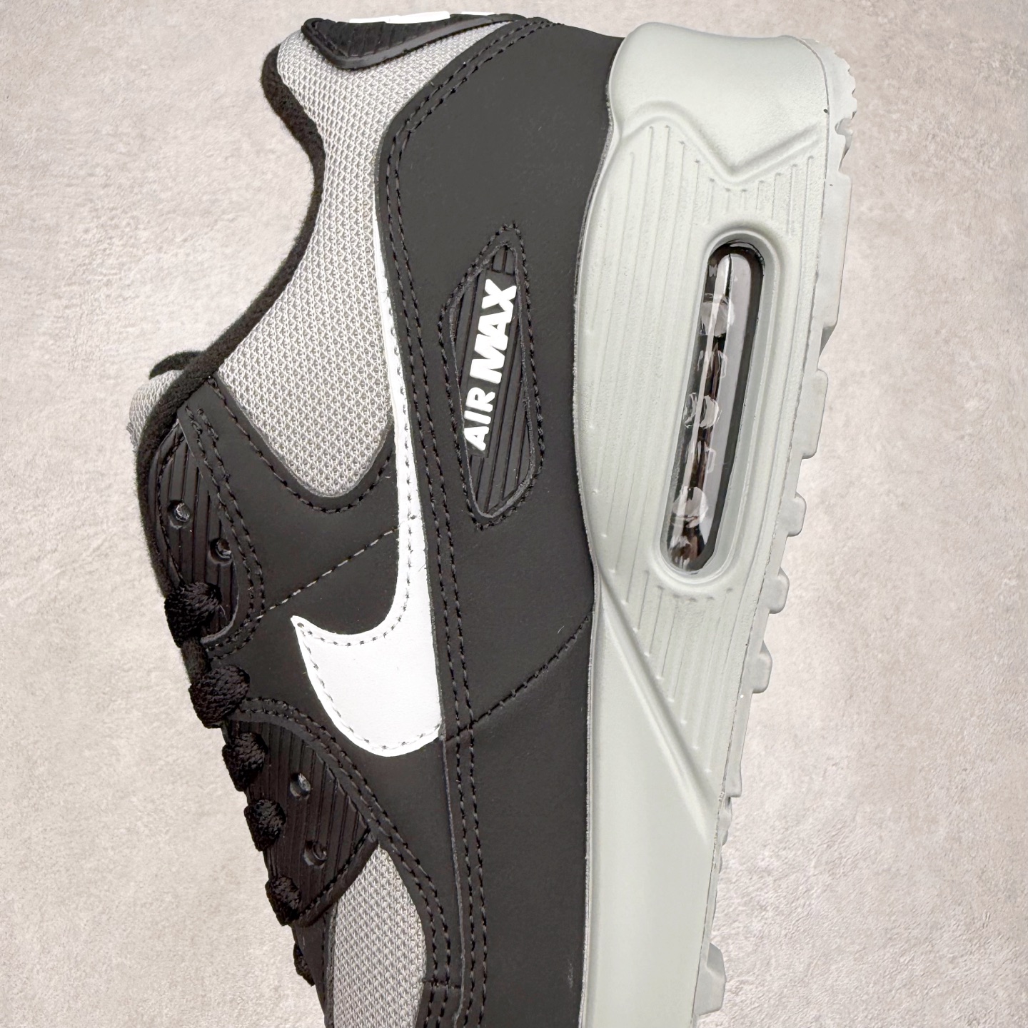 图片[7]-＃MX版 NK Air MAX 90 气垫复古减震跑步鞋 IM5989-010 经典重温 独家陆续补货 外单专供大厂出品 品质稳定 一百余色 终端操作 Air Max 90于1990年推出 来自Air Max系列 在Air Max 1的基础上改进而得 增加了气垫面积 外型上也更为流线 最特別的就是加入了菱纹塑胶嵌板 为Air Max 90增添了许多潮流气息 皮革鞋面 造就出色耐穿性和支撑力 Max Air缓震配置搭配泡棉中底 令Air Max 90轻盈而舒适 华夫格橡胶外底 铸就Air Max 90非凡的抓地力 而Air Max 90不仅是一双跑鞋 它成功跨越了时间的演进 成为了球鞋文化与潮流圈中最熟为人知的鞋款之一 尺码：36 36.5 37.5 38 38.5 39 40 40.5 41 42 42.5 43 44 44.5 45-选品中心