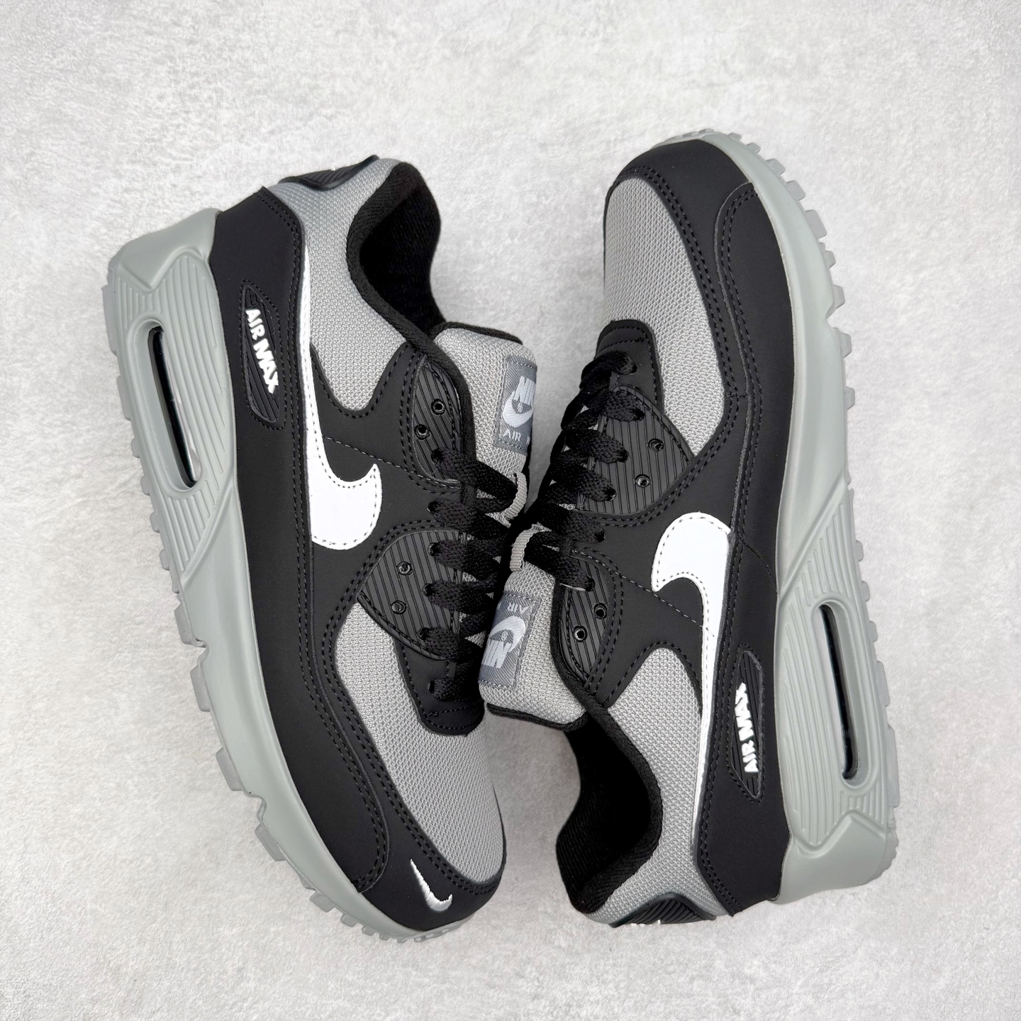 图片[3]-＃MX版 NK Air MAX 90 气垫复古减震跑步鞋 IM5989-010 经典重温 独家陆续补货 外单专供大厂出品 品质稳定 一百余色 终端操作 Air Max 90于1990年推出 来自Air Max系列 在Air Max 1的基础上改进而得 增加了气垫面积 外型上也更为流线 最特別的就是加入了菱纹塑胶嵌板 为Air Max 90增添了许多潮流气息 皮革鞋面 造就出色耐穿性和支撑力 Max Air缓震配置搭配泡棉中底 令Air Max 90轻盈而舒适 华夫格橡胶外底 铸就Air Max 90非凡的抓地力 而Air Max 90不仅是一双跑鞋 它成功跨越了时间的演进 成为了球鞋文化与潮流圈中最熟为人知的鞋款之一 尺码：36 36.5 37.5 38 38.5 39 40 40.5 41 42 42.5 43 44 44.5 45-选品中心