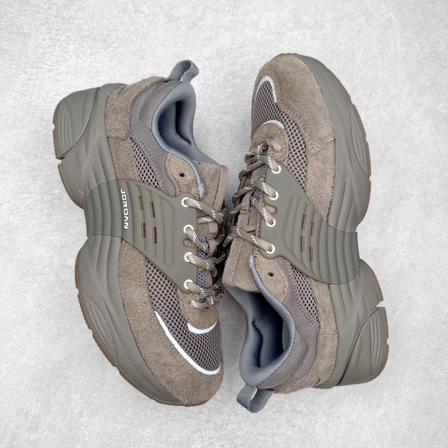 图片[3]-Jordan Trunner O/S AJ经典百搭透气生活休闲鞋 实拍调校N版已经零色差零失真 百分百还原实物色彩所见即所得 不存在货不对板色差等低级问题 选购参考实物拍摄 不混卖不参货 只用心做好货严格选品 承诺混一赔十 尺码：36 36.5 37.5 38 38.5 39 40 40.5 41 42 42.5 43 44 44.5 45-选品中心