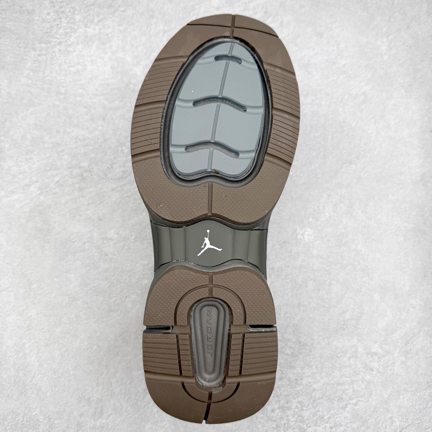 图片[9]-Jordan Trunner O/S AJ经典百搭透气生活休闲鞋 实拍调校N版已经零色差零失真 百分百还原实物色彩所见即所得 不存在货不对板色差等低级问题 选购参考实物拍摄 不混卖不参货 只用心做好货严格选品 承诺混一赔十 尺码：36 36.5 37.5 38 38.5 39 40 40.5 41 42 42.5 43 44 44.5 45-选品中心