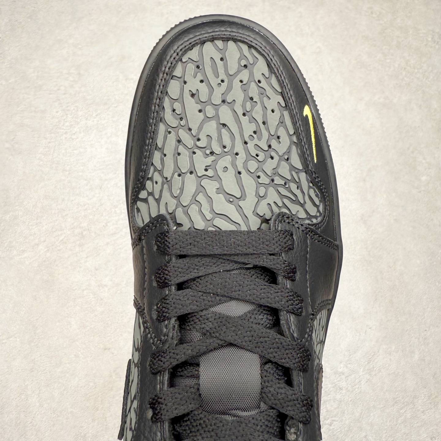 图片[4]-＃K版 Air Jordan AJ1 Low 低帮 IM6568-010 全新流水线出品 DT版本唯一平替选择 市场第二梯队最强版 全部原鞋开发 原楦原纸板开发 全鞋电脑针车 原厂内置全掌气垫 原盒内在原标 唯一Zp原版鞋带绑法 免检产品 全新2022版型 全头层皮料 完美零毛边处理 原厂配置全掌气垫 价格定位良心 几十个配色陆续出货 实拍调校N版已经零色差零失真 百分百还原实物色彩所见即所得 不存在货不对板色差等低级问题 选购参考实物拍摄 不混卖不参货 只用心做好货严格选品 承诺混一赔十 尺码：36 36.5 37.5 38 38.5 39 40 40.5 41 42 42.5 43 44 44.5 45-选品中心