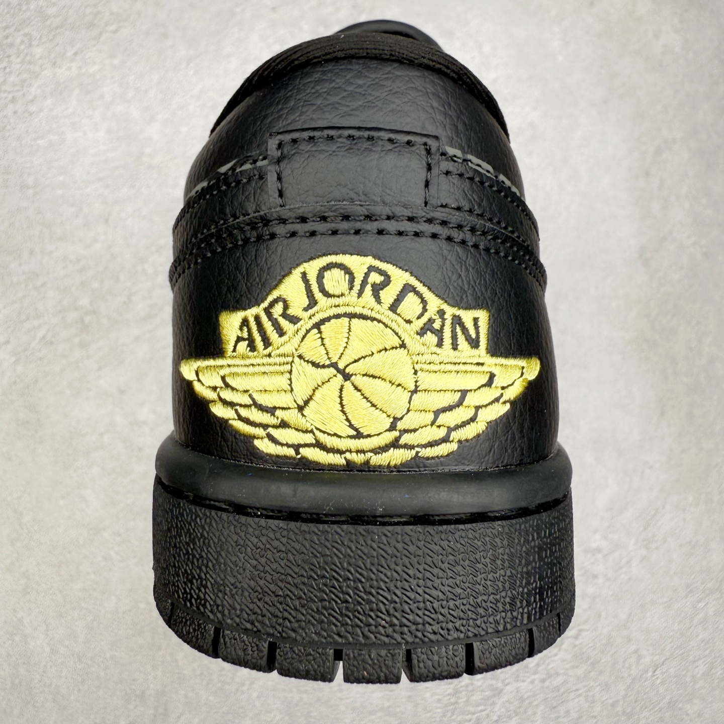 图片[8]-＃K版 Air Jordan AJ1 Low 低帮 IM6568-010 全新流水线出品 DT版本唯一平替选择 市场第二梯队最强版 全部原鞋开发 原楦原纸板开发 全鞋电脑针车 原厂内置全掌气垫 原盒内在原标 唯一Zp原版鞋带绑法 免检产品 全新2022版型 全头层皮料 完美零毛边处理 原厂配置全掌气垫 价格定位良心 几十个配色陆续出货 实拍调校N版已经零色差零失真 百分百还原实物色彩所见即所得 不存在货不对板色差等低级问题 选购参考实物拍摄 不混卖不参货 只用心做好货严格选品 承诺混一赔十 尺码：36 36.5 37.5 38 38.5 39 40 40.5 41 42 42.5 43 44 44.5 45-选品中心