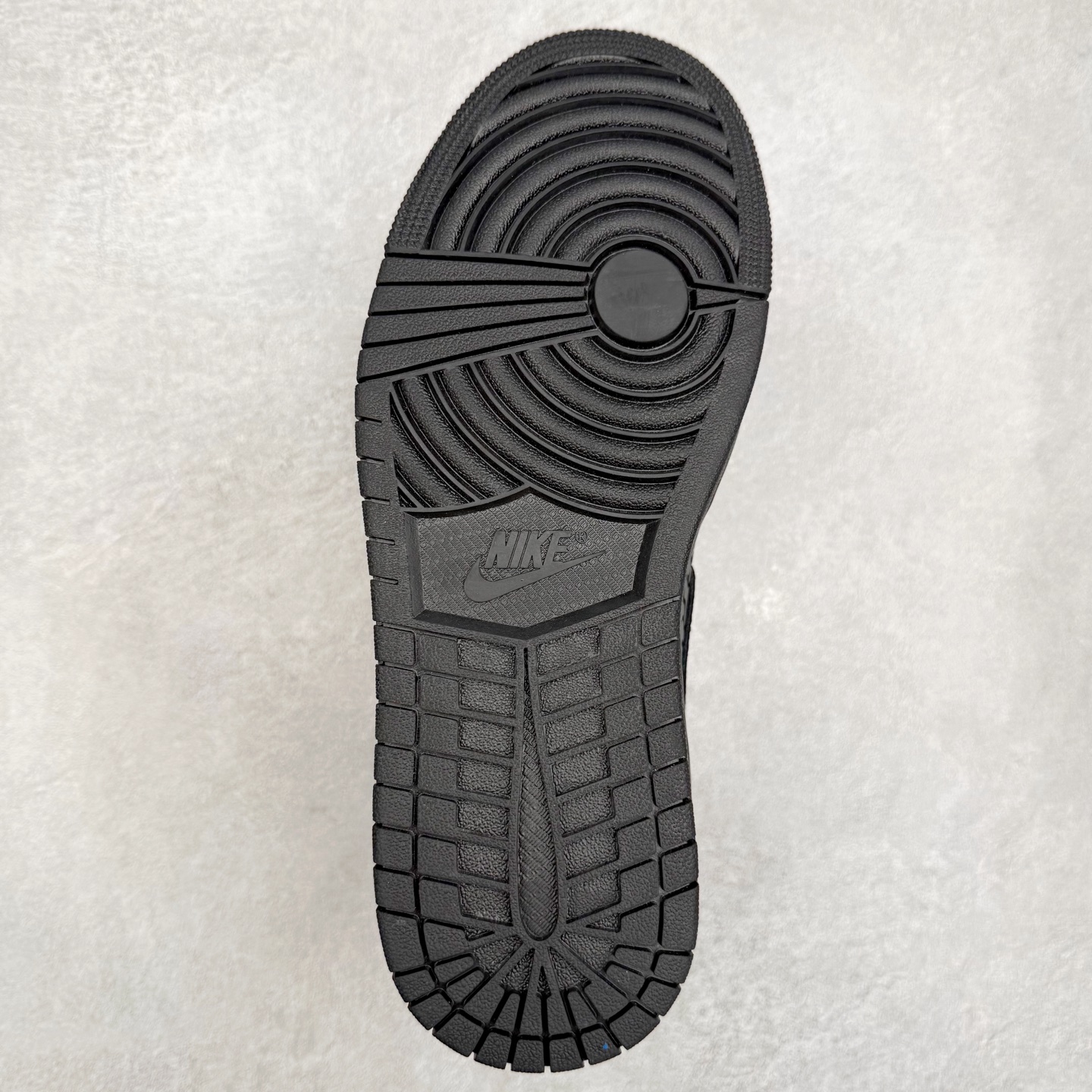 图片[9]-＃K版 Air Jordan AJ1 Low 低帮 IM6568-010 全新流水线出品 DT版本唯一平替选择 市场第二梯队最强版 全部原鞋开发 原楦原纸板开发 全鞋电脑针车 原厂内置全掌气垫 原盒内在原标 唯一Zp原版鞋带绑法 免检产品 全新2022版型 全头层皮料 完美零毛边处理 原厂配置全掌气垫 价格定位良心 几十个配色陆续出货 实拍调校N版已经零色差零失真 百分百还原实物色彩所见即所得 不存在货不对板色差等低级问题 选购参考实物拍摄 不混卖不参货 只用心做好货严格选品 承诺混一赔十 尺码：36 36.5 37.5 38 38.5 39 40 40.5 41 42 42.5 43 44 44.5 45-选品中心