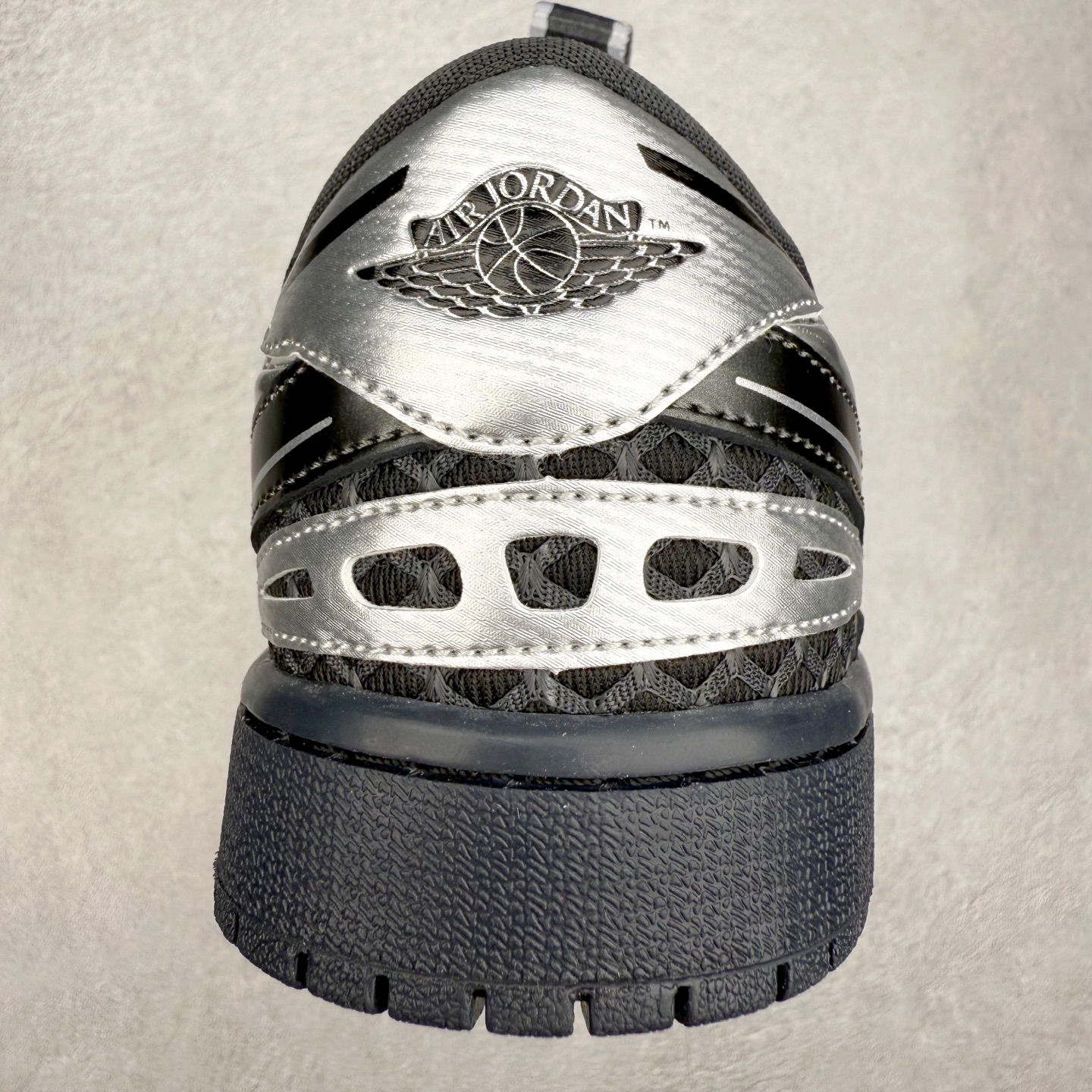 图片[8]-＃K版 Air Jordan AJ1 Low 低帮 HQ2186-001 全新流水线出品 DT版本唯一平替选择 市场第二梯队最强版 全部原鞋开发 原楦原纸板开发 全鞋电脑针车 原厂内置全掌气垫 原盒内在原标 唯一Zp原版鞋带绑法 免检产品 全新2022版型 全头层皮料 完美零毛边处理 原厂配置全掌气垫 价格定位良心 几十个配色陆续出货 实拍调校N版已经零色差零失真 百分百还原实物色彩所见即所得 不存在货不对板色差等低级问题 选购参考实物拍摄 不混卖不参货 只用心做好货严格选品 承诺混一赔十 尺码：36 36.5 37.5 38 38.5 39 40 40.5 41 42 42.5 43 44 44.5 45-选品中心