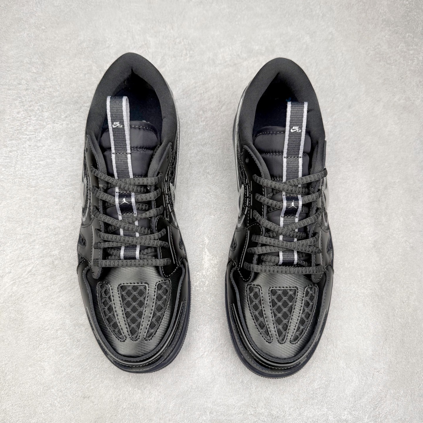 图片[2]-＃K版 Air Jordan AJ1 Low 低帮 HQ2186-001 全新流水线出品 DT版本唯一平替选择 市场第二梯队最强版 全部原鞋开发 原楦原纸板开发 全鞋电脑针车 原厂内置全掌气垫 原盒内在原标 唯一Zp原版鞋带绑法 免检产品 全新2022版型 全头层皮料 完美零毛边处理 原厂配置全掌气垫 价格定位良心 几十个配色陆续出货 实拍调校N版已经零色差零失真 百分百还原实物色彩所见即所得 不存在货不对板色差等低级问题 选购参考实物拍摄 不混卖不参货 只用心做好货严格选品 承诺混一赔十 尺码：36 36.5 37.5 38 38.5 39 40 40.5 41 42 42.5 43 44 44.5 45-选品中心