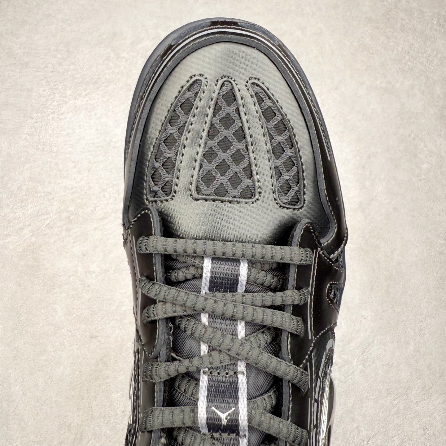 图片[4]-＃K版 Air Jordan AJ1 Low 低帮 HQ2186-001 全新流水线出品 DT版本唯一平替选择 市场第二梯队最强版 全部原鞋开发 原楦原纸板开发 全鞋电脑针车 原厂内置全掌气垫 原盒内在原标 唯一Zp原版鞋带绑法 免检产品 全新2022版型 全头层皮料 完美零毛边处理 原厂配置全掌气垫 价格定位良心 几十个配色陆续出货 实拍调校N版已经零色差零失真 百分百还原实物色彩所见即所得 不存在货不对板色差等低级问题 选购参考实物拍摄 不混卖不参货 只用心做好货严格选品 承诺混一赔十 尺码：36 36.5 37.5 38 38.5 39 40 40.5 41 42 42.5 43 44 44.5 45-选品中心