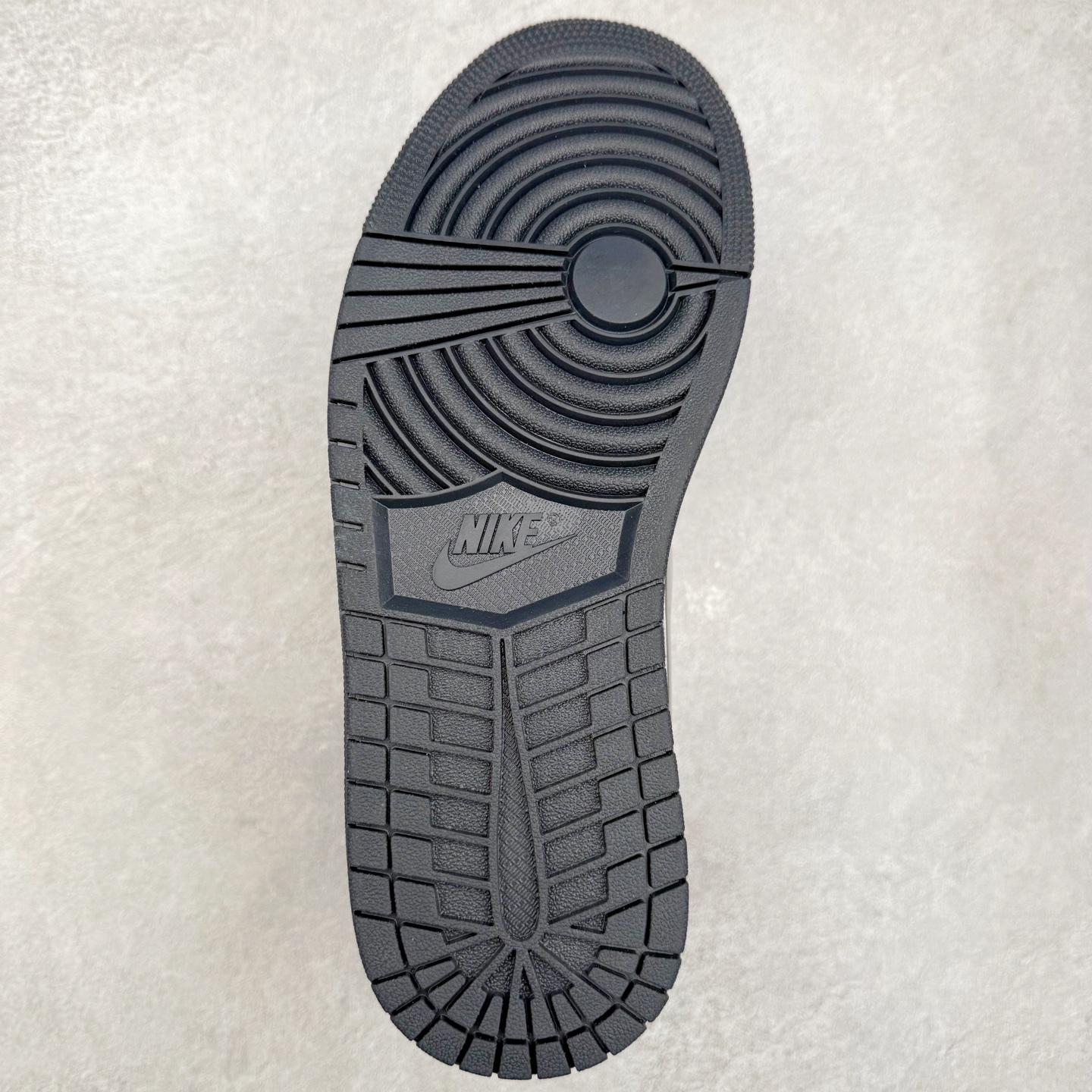 图片[9]-＃K版 Air Jordan AJ1 Low 低帮 HQ2186-001 全新流水线出品 DT版本唯一平替选择 市场第二梯队最强版 全部原鞋开发 原楦原纸板开发 全鞋电脑针车 原厂内置全掌气垫 原盒内在原标 唯一Zp原版鞋带绑法 免检产品 全新2022版型 全头层皮料 完美零毛边处理 原厂配置全掌气垫 价格定位良心 几十个配色陆续出货 实拍调校N版已经零色差零失真 百分百还原实物色彩所见即所得 不存在货不对板色差等低级问题 选购参考实物拍摄 不混卖不参货 只用心做好货严格选品 承诺混一赔十 尺码：36 36.5 37.5 38 38.5 39 40 40.5 41 42 42.5 43 44 44.5 45-选品中心