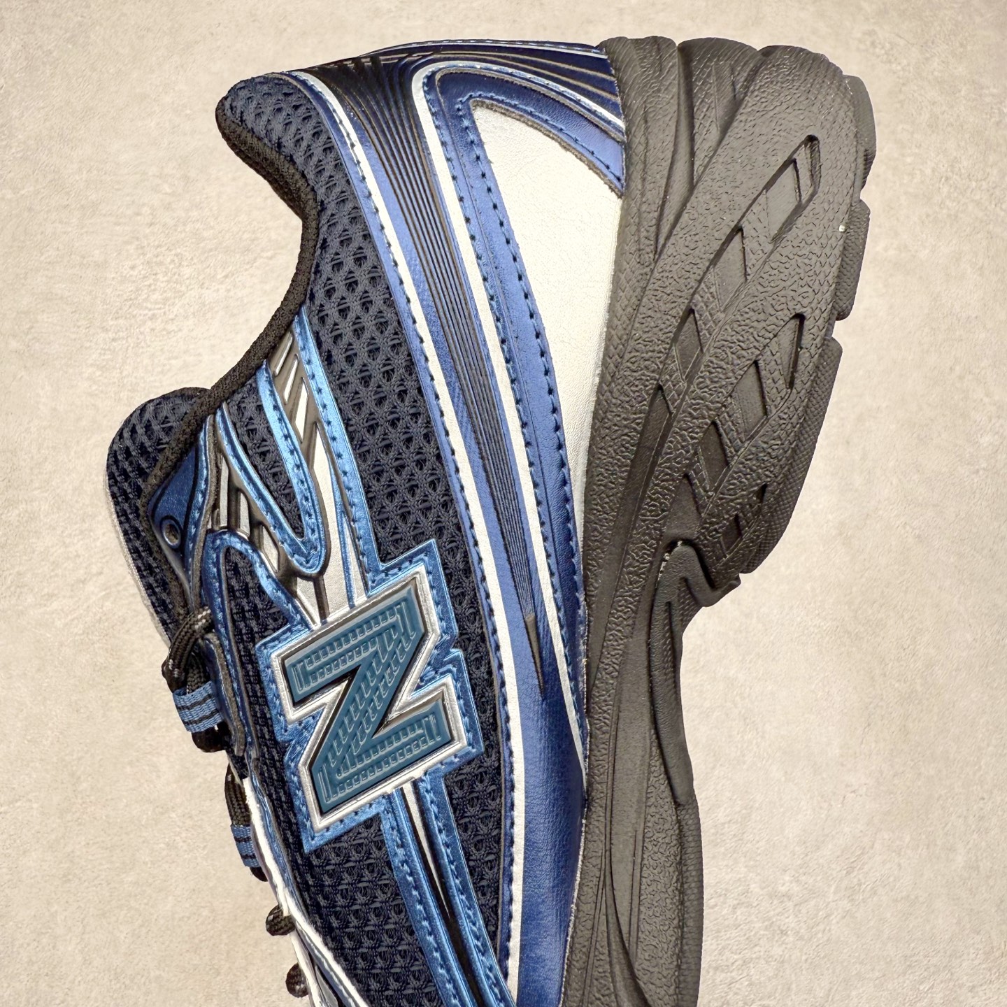 图片[7]-＃DT纯原 New Balance MR740 NB新百伦系列复古老爹风休闲运动慢跑鞋 采用轻质牛剖革拼接透气网眼衬垫织物鞋面材质 T-Beam大底提供足步弓支撑 保持步态稳定#后跟搭载外露缓震胶 鞋身整体以各种深浅不一的灰色覆盖 鞋头以淡蓝色调装饰，网眼衬垫通过不规律的色块实现做旧的美感 泛黄的鞋底更是进一步增添了复古气息 尺码：36 37 37.5 38 38.5 39.5 40 40.5 41.5 42 42.5 43 44 44.5 45-选品中心