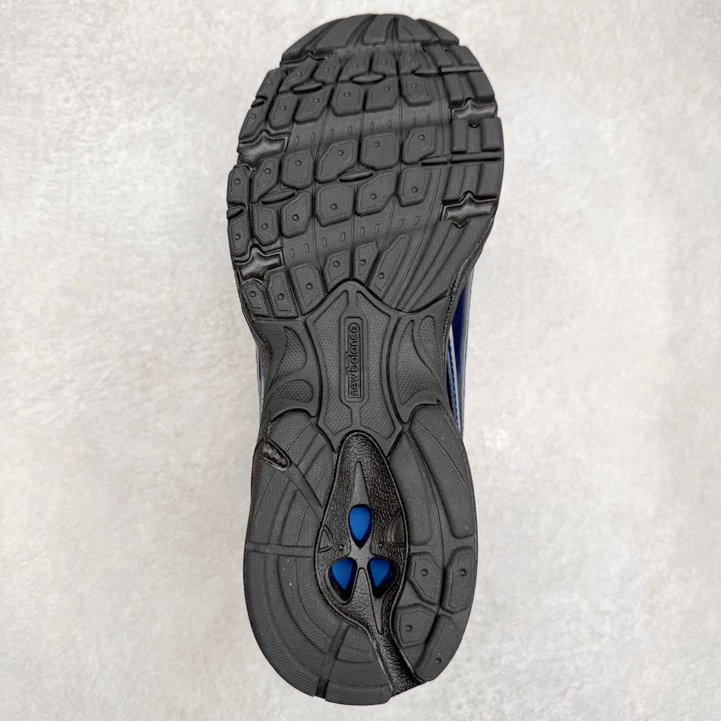 图片[9]-＃DT纯原 New Balance MR740 NB新百伦系列复古老爹风休闲运动慢跑鞋 采用轻质牛剖革拼接透气网眼衬垫织物鞋面材质 T-Beam大底提供足步弓支撑 保持步态稳定#后跟搭载外露缓震胶 鞋身整体以各种深浅不一的灰色覆盖 鞋头以淡蓝色调装饰，网眼衬垫通过不规律的色块实现做旧的美感 泛黄的鞋底更是进一步增添了复古气息 尺码：36 37 37.5 38 38.5 39.5 40 40.5 41.5 42 42.5 43 44 44.5 45-选品中心