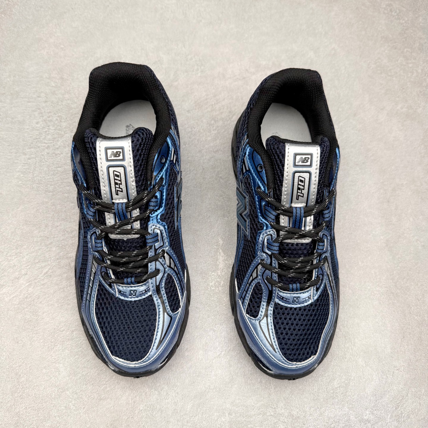 图片[2]-＃DT纯原 New Balance MR740 NB新百伦系列复古老爹风休闲运动慢跑鞋 采用轻质牛剖革拼接透气网眼衬垫织物鞋面材质 T-Beam大底提供足步弓支撑 保持步态稳定#后跟搭载外露缓震胶 鞋身整体以各种深浅不一的灰色覆盖 鞋头以淡蓝色调装饰，网眼衬垫通过不规律的色块实现做旧的美感 泛黄的鞋底更是进一步增添了复古气息 尺码：36 37 37.5 38 38.5 39.5 40 40.5 41.5 42 42.5 43 44 44.5 45-选品中心