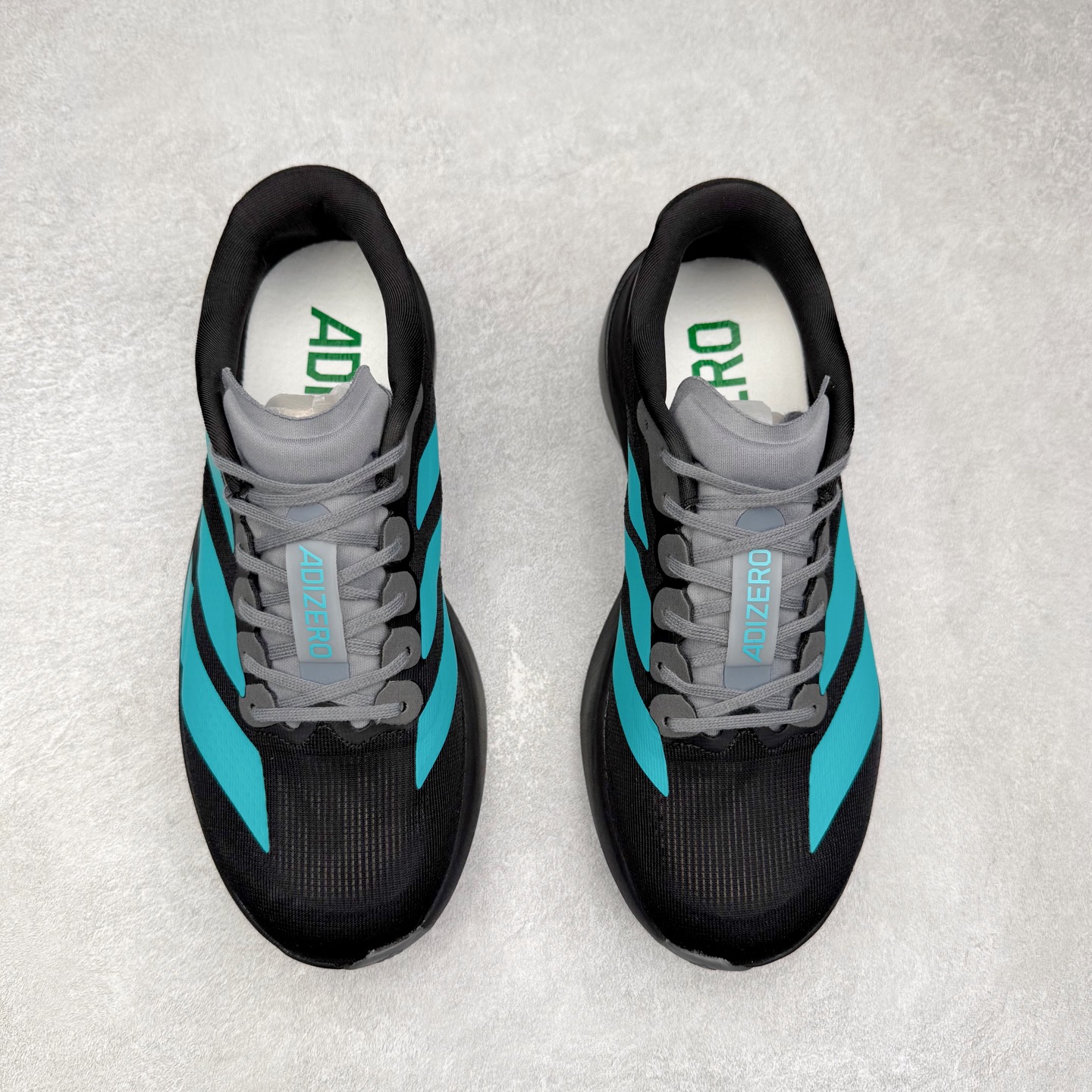 图片[2]-AD Adizero EVO SL 马拉松竞速专业跑鞋 KK3531 CELERMESH针织网面非常轻薄 纤维间的缝隙很大 可以保证跑步时的透气、排汗效果 鞋舌直接与两侧的内衬和鞋底连接在一起 在跑步过程中不会被鞋舌的左右移动所困扰 在标准鞋带孔的基础上再拓宽一组鞋带孔 适合不同脚型的需求 突破性 EnergyRods 技术，有助于跑者实现更好的成绩 中底独特的LIGHTSTRIKE PRO泡棉材质 微弹感觉在跑步过程中给予了良好的支撑体验 对于顶级精英和高水平进阶跑者来说 ADIOS PRO是一双值得信赖的竞速比赛用鞋 尺码：36 36.5 37.5 38 38.5 39 40 40.5 41 42 42.5 43 44 44.5 45-选品中心