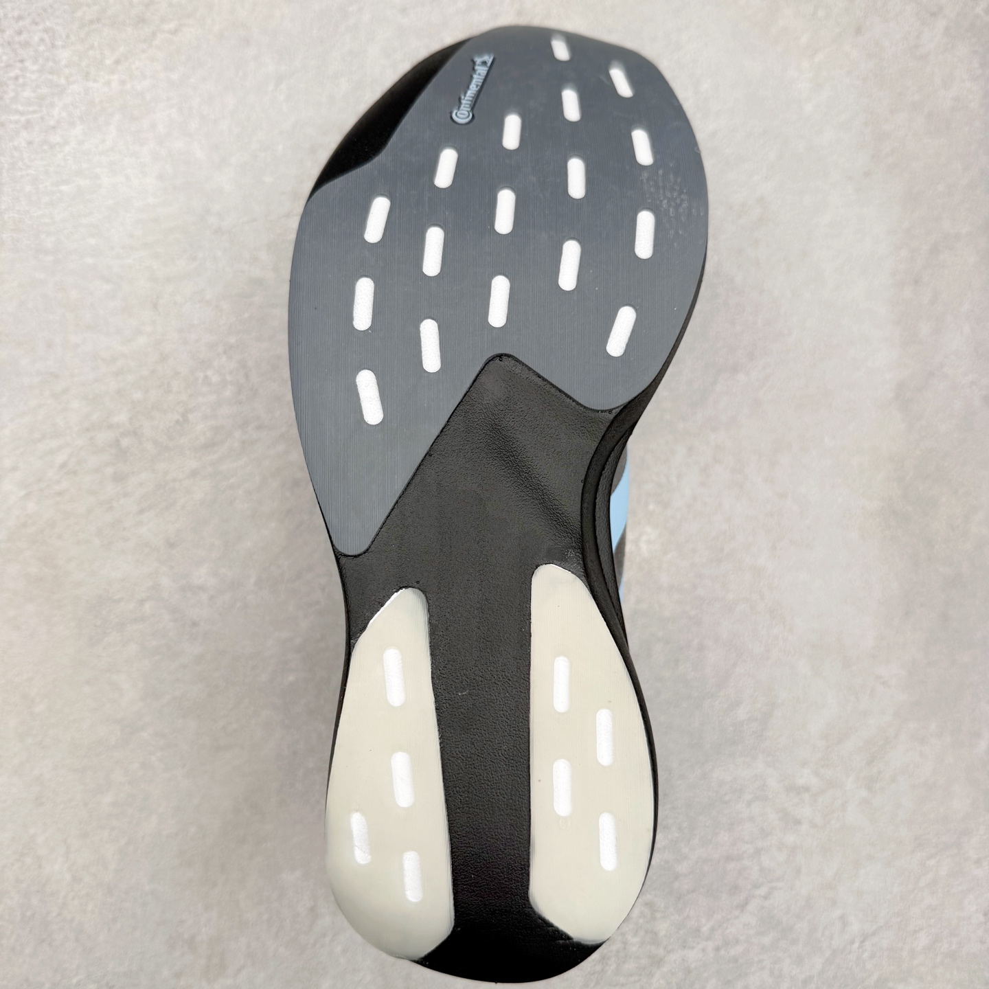 图片[9]-AD Adizero EVO SL 马拉松竞速专业跑鞋 JS4488 CELERMESH针织网面非常轻薄 纤维间的缝隙很大 可以保证跑步时的透气、排汗效果 鞋舌直接与两侧的内衬和鞋底连接在一起 在跑步过程中不会被鞋舌的左右移动所困扰 在标准鞋带孔的基础上再拓宽一组鞋带孔 适合不同脚型的需求 突破性 EnergyRods 技术，有助于跑者实现更好的成绩 中底独特的LIGHTSTRIKE PRO泡棉材质 微弹感觉在跑步过程中给予了良好的支撑体验 对于顶级精英和高水平进阶跑者来说 ADIOS PRO是一双值得信赖的竞速比赛用鞋 尺码：36 36.5 37.5 38 38.5 39 40 40.5 41 42 42.5 43 44 44.5 45-选品中心