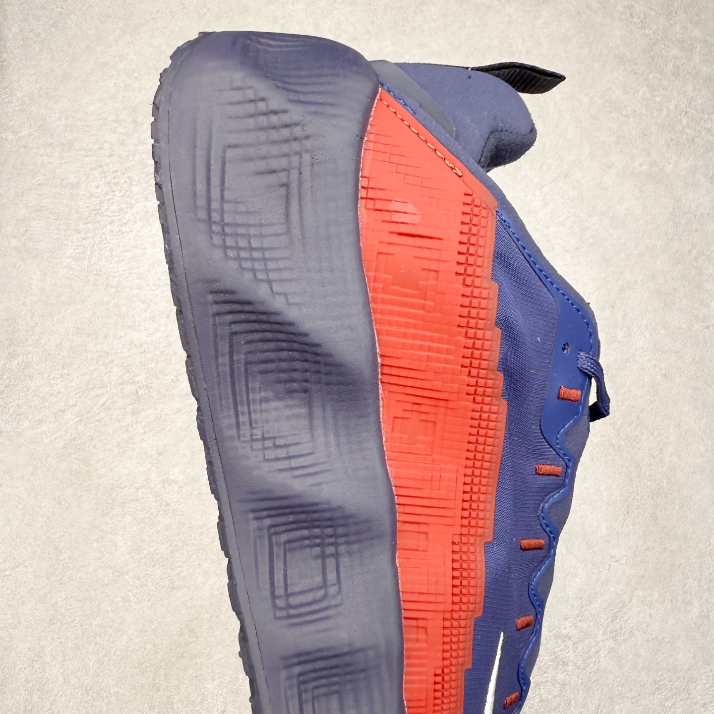 图片[6]-HYEIN SEO x NK Ava Rover 百搭舒适耐磨低帮跑步鞋 男女同款 流线型轮廓，通过轻薄物料鞋面结合 TPU 网格状支撑示人，增厚的中底材质选用 ReactX 加持，华夫外底收尾。鞋垫与后跟鞋提，克制点缀 Hyein Seo 字样。鞋垫与鞋提则采用菱形格纹的变化元素呈现。实拍调校N版已经零色差零失真 百分百还原实物色彩所见即所得 不存在货不对板色差等低级问题 选购参考实物拍摄 不混卖不参货 只用心做好货严格选品 承诺混一赔十 尺码：36 36.5 37.5 38 38.5 39 40 40.5 41 42 42.5 43 44 44.5 45-选品中心