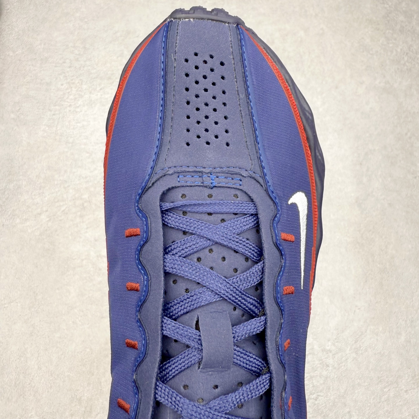 图片[4]-HYEIN SEO x NK Ava Rover 百搭舒适耐磨低帮跑步鞋 男女同款 流线型轮廓，通过轻薄物料鞋面结合 TPU 网格状支撑示人，增厚的中底材质选用 ReactX 加持，华夫外底收尾。鞋垫与后跟鞋提，克制点缀 Hyein Seo 字样。鞋垫与鞋提则采用菱形格纹的变化元素呈现。实拍调校N版已经零色差零失真 百分百还原实物色彩所见即所得 不存在货不对板色差等低级问题 选购参考实物拍摄 不混卖不参货 只用心做好货严格选品 承诺混一赔十 尺码：36 36.5 37.5 38 38.5 39 40 40.5 41 42 42.5 43 44 44.5 45-选品中心