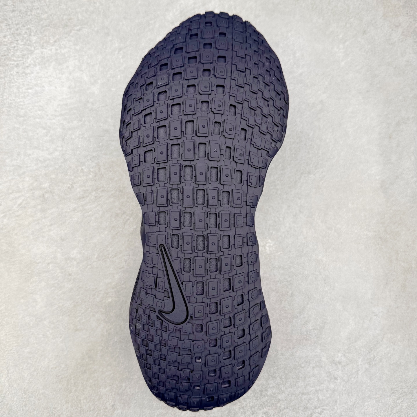 图片[9]-HYEIN SEO x NK Ava Rover 百搭舒适耐磨低帮跑步鞋 男女同款 流线型轮廓，通过轻薄物料鞋面结合 TPU 网格状支撑示人，增厚的中底材质选用 ReactX 加持，华夫外底收尾。鞋垫与后跟鞋提，克制点缀 Hyein Seo 字样。鞋垫与鞋提则采用菱形格纹的变化元素呈现。实拍调校N版已经零色差零失真 百分百还原实物色彩所见即所得 不存在货不对板色差等低级问题 选购参考实物拍摄 不混卖不参货 只用心做好货严格选品 承诺混一赔十 尺码：36 36.5 37.5 38 38.5 39 40 40.5 41 42 42.5 43 44 44.5 45-选品中心