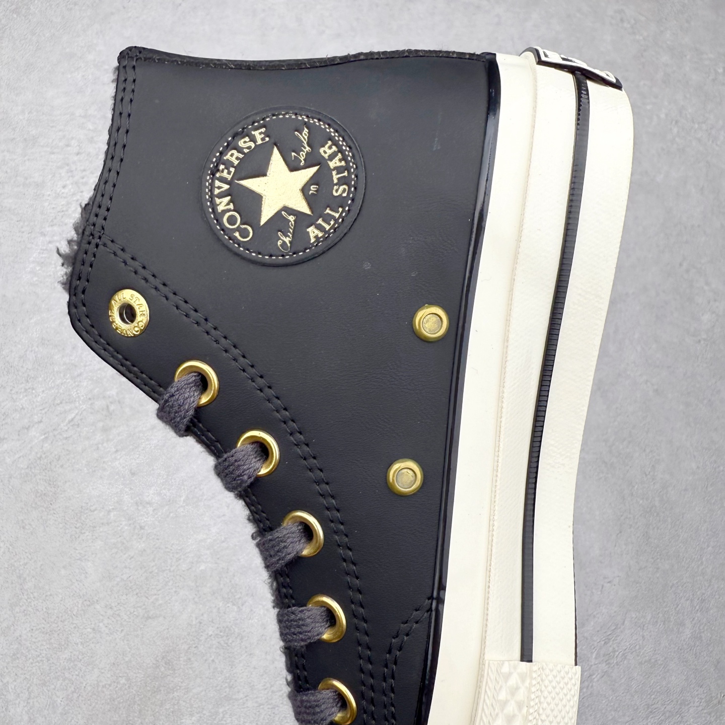 图片[7]-冬季新款 金扣皮加毛出货 Converse Chuck 1970s 加毛款 鞋面采用防水皮革面搭配金色鞋眼扣和毛绒内衬 双倍温暖加持 寒冷瞬时\\\”解冻″ 经典70s外观点缀精致复古金标 颜色：A12443C 米黄 货号：A12444C 黑色 尺码：35 36 36.5 37 37.5 38 39 39.5 40 41 41.5 42 42.5 43 44-选品中心