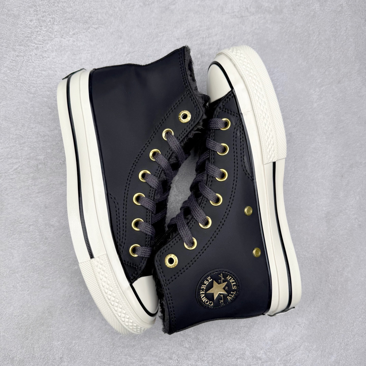 图片[3]-冬季新款 金扣皮加毛出货 Converse Chuck 1970s 加毛款 鞋面采用防水皮革面搭配金色鞋眼扣和毛绒内衬 双倍温暖加持 寒冷瞬时\\\”解冻″ 经典70s外观点缀精致复古金标 颜色：A12443C 米黄 货号：A12444C 黑色 尺码：35 36 36.5 37 37.5 38 39 39.5 40 41 41.5 42 42.5 43 44-选品中心