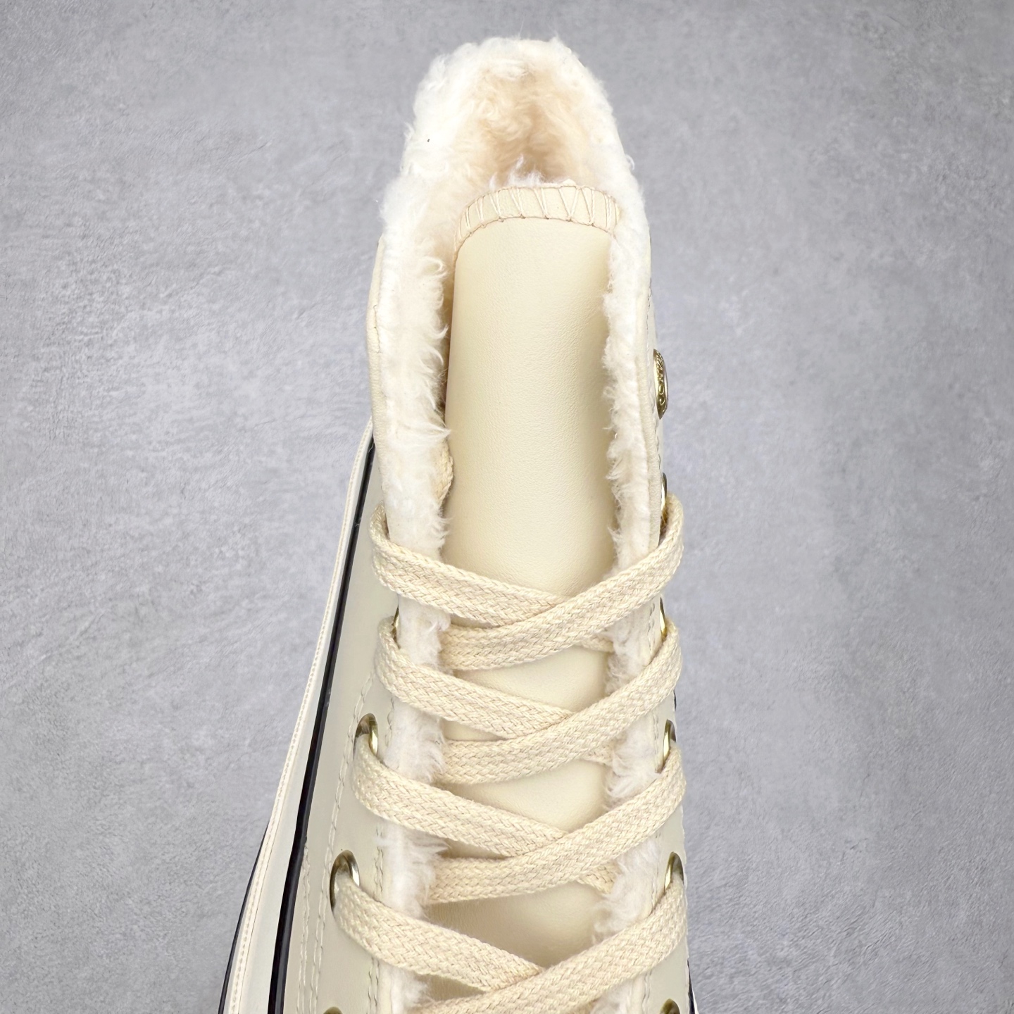 图片[5]-冬季新款 金扣皮加毛出货 Converse Chuck 1970s 加毛款 鞋面采用防水皮革面搭配金色鞋眼扣和毛绒内衬 双倍温暖加持 寒冷瞬时\\\”解冻″ 经典70s外观点缀精致复古金标 颜色：A12443C 米黄 货号：A12444C 黑色 尺码：35 36 36.5 37 37.5 38 39 39.5 40 41 41.5 42 42.5 43 44-选品中心