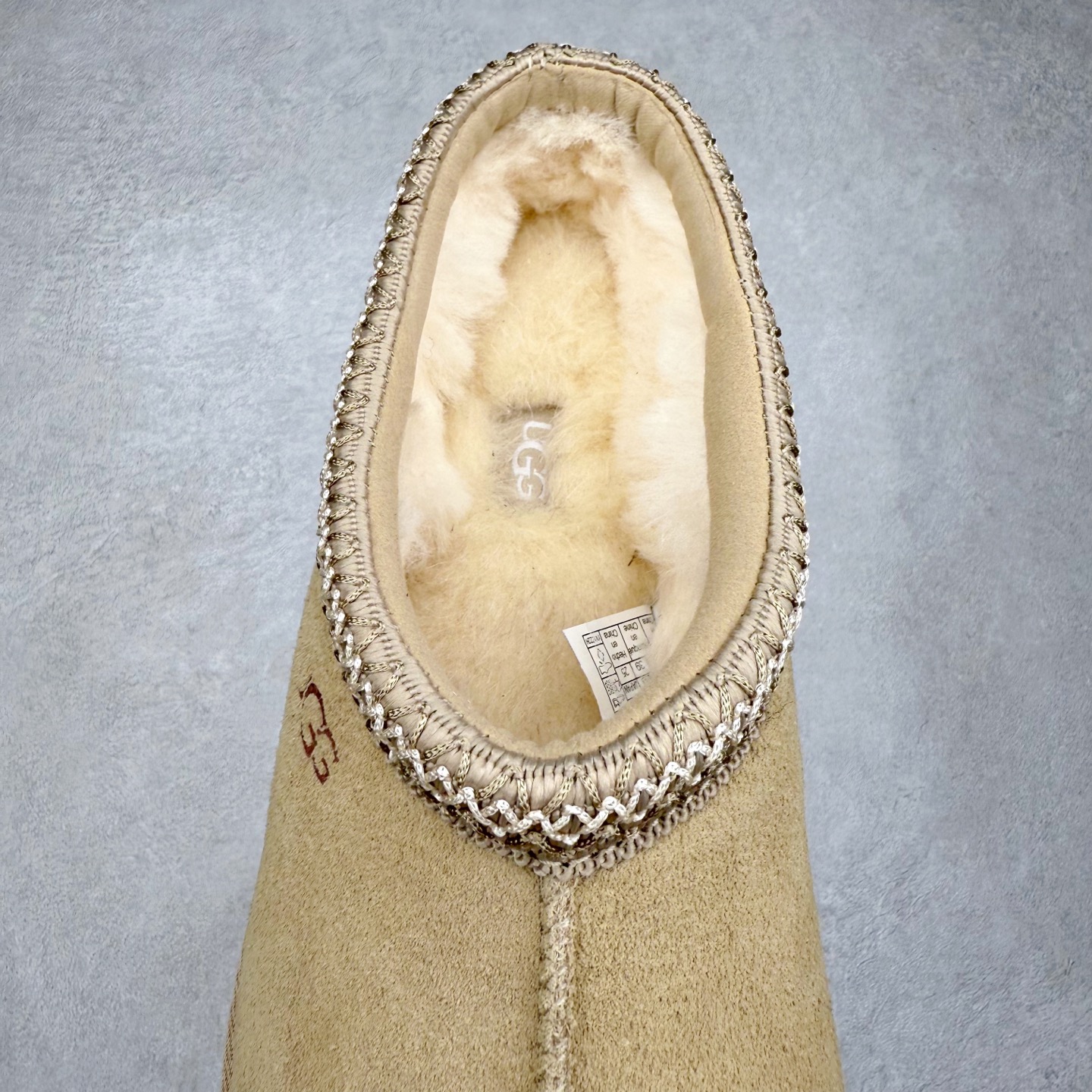 图片[5]-＃GX UGG 2553 民族风半拖秋冬羊皮毛一体雪地靴 全鞋采用ZP同厂 隆丰A级澳洲进口羊皮毛一体 品牌代工厂生产线 完全遵循ZP工艺流程 代工厂原厂版师 秉承无原鞋不开发选择 注重每一处细节 市面最正版型 TREADLITE\\\”轻翼\\\”科技外底 轻便/耐用/柔韧/桩型【售后郑重承诺】一个月内若出现重大脱胶/断底等质量问题 直接为您换新！尺码：35 36 37 38 39 40-选品中心