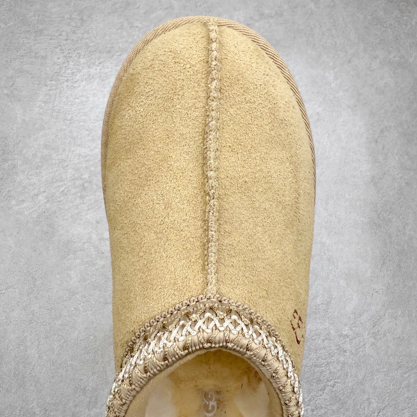 图片[4]-＃GX UGG 2553 民族风半拖秋冬羊皮毛一体雪地靴 全鞋采用ZP同厂 隆丰A级澳洲进口羊皮毛一体 品牌代工厂生产线 完全遵循ZP工艺流程 代工厂原厂版师 秉承无原鞋不开发选择 注重每一处细节 市面最正版型 TREADLITE\\\”轻翼\\\”科技外底 轻便/耐用/柔韧/桩型【售后郑重承诺】一个月内若出现重大脱胶/断底等质量问题 直接为您换新！尺码：35 36 37 38 39 40-选品中心