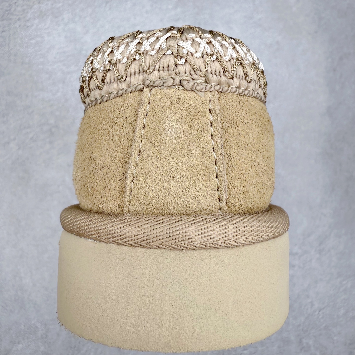 图片[8]-＃GX UGG 2553 民族风半拖秋冬羊皮毛一体雪地靴 全鞋采用ZP同厂 隆丰A级澳洲进口羊皮毛一体 品牌代工厂生产线 完全遵循ZP工艺流程 代工厂原厂版师 秉承无原鞋不开发选择 注重每一处细节 市面最正版型 TREADLITE\\\”轻翼\\\”科技外底 轻便/耐用/柔韧/桩型【售后郑重承诺】一个月内若出现重大脱胶/断底等质量问题 直接为您换新！尺码：35 36 37 38 39 40-选品中心