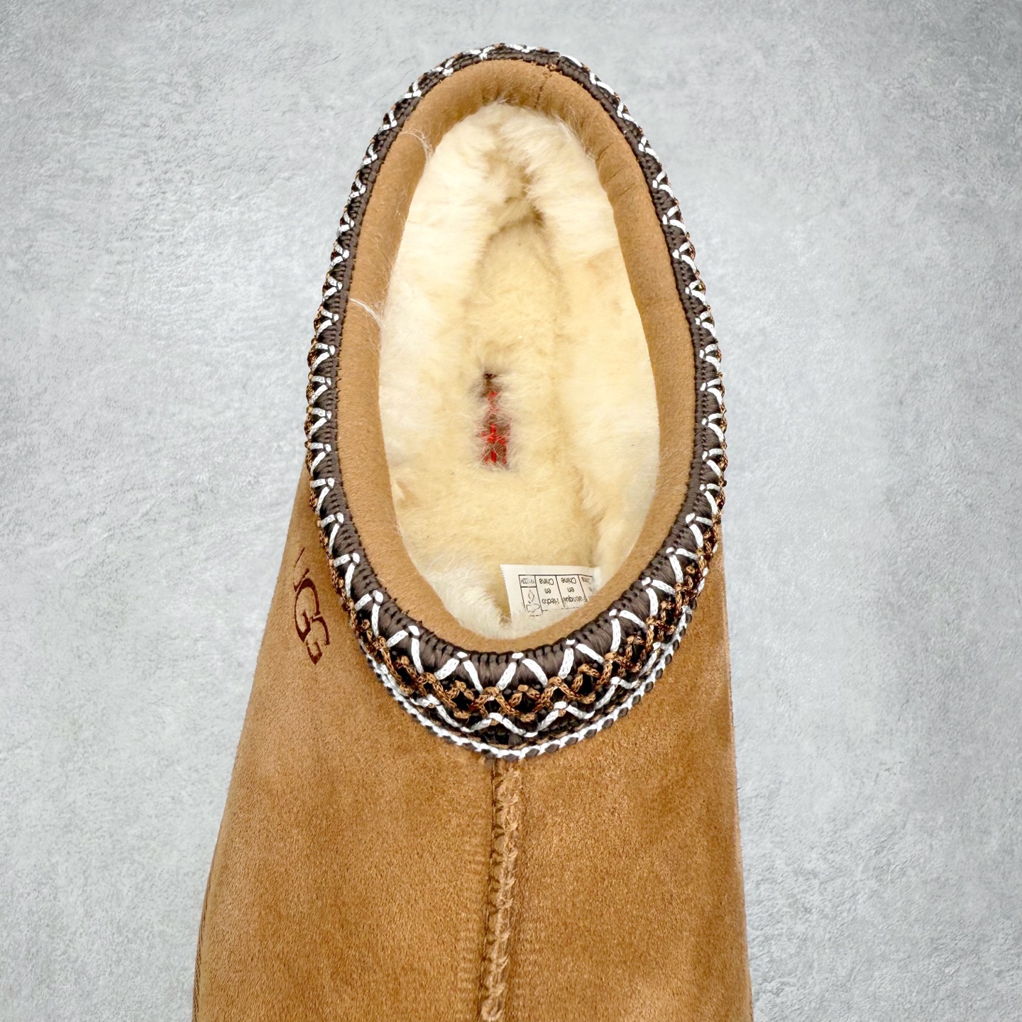 图片[5]-＃GX UGG 2553 民族风半拖秋冬羊皮毛一体雪地靴 全鞋采用ZP同厂 隆丰A级澳洲进口羊皮毛一体 品牌代工厂生产线 完全遵循ZP工艺流程 代工厂原厂版师 秉承无原鞋不开发选择 注重每一处细节 市面最正版型 TREADLITE\\\”轻翼\\\”科技外底 轻便/耐用/柔韧/桩型【售后郑重承诺】一个月内若出现重大脱胶/断底等质量问题 直接为您换新！尺码：35 36 37 38 39 40-选品中心