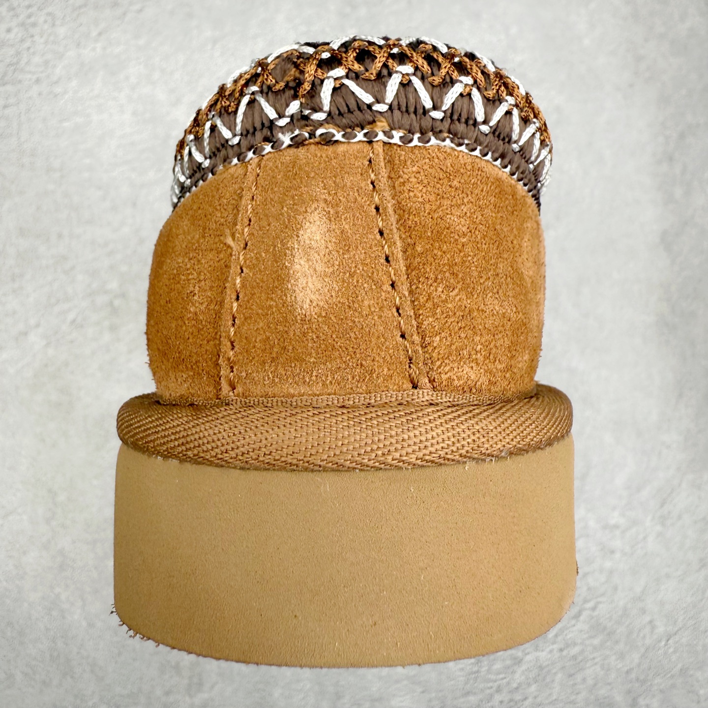 图片[8]-＃GX UGG 2553 民族风半拖秋冬羊皮毛一体雪地靴 全鞋采用ZP同厂 隆丰A级澳洲进口羊皮毛一体 品牌代工厂生产线 完全遵循ZP工艺流程 代工厂原厂版师 秉承无原鞋不开发选择 注重每一处细节 市面最正版型 TREADLITE\\\”轻翼\\\”科技外底 轻便/耐用/柔韧/桩型【售后郑重承诺】一个月内若出现重大脱胶/断底等质量问题 直接为您换新！尺码：35 36 37 38 39 40-选品中心