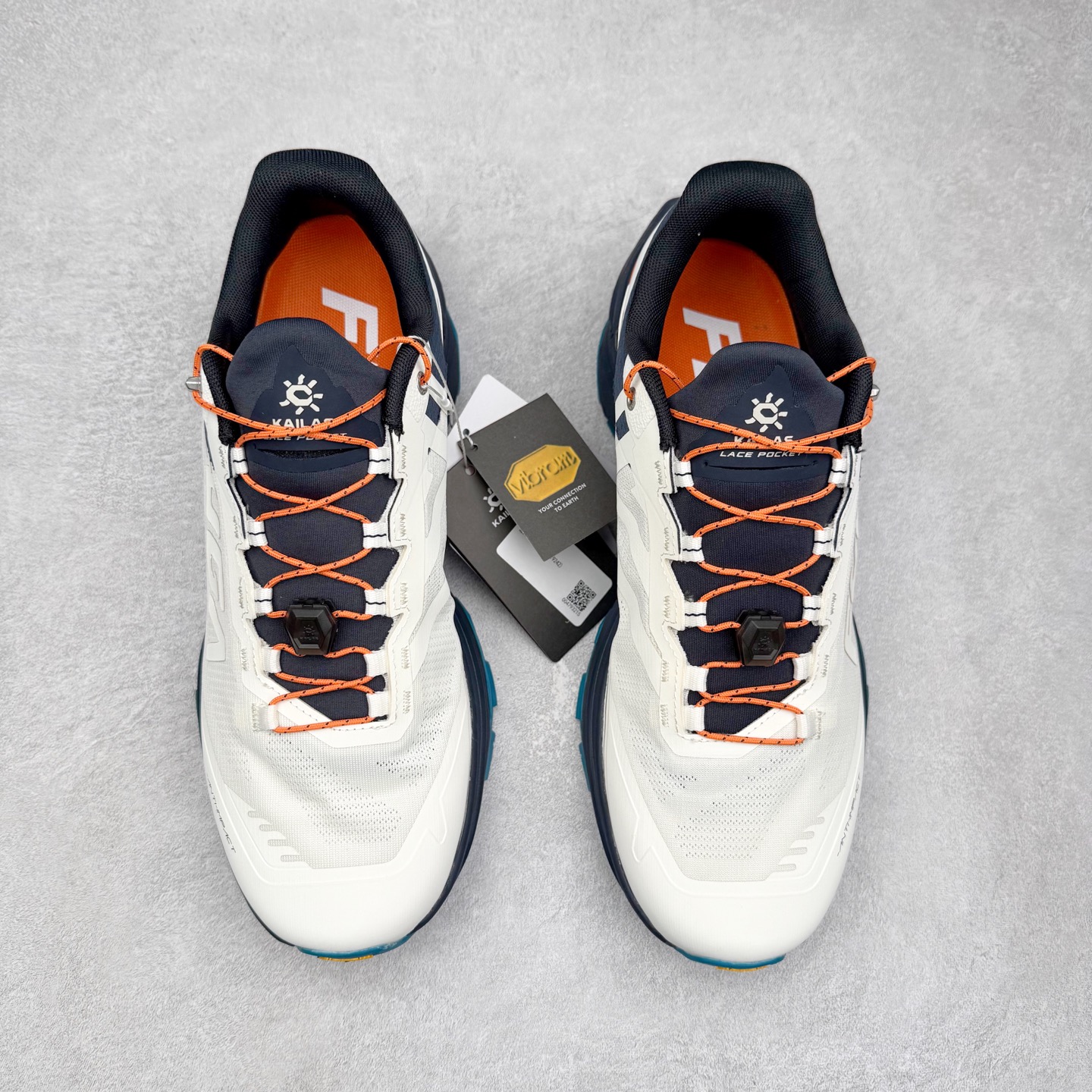 图片[2]-凯乐石 KAILAS FUGA EX3 BOA 25款舒适缓冲徒步 织物TPU减震防滑透气包裹性轻便低帮 超强抓地力越野跑步鞋 KAILAS凯乐石品牌是全球三大全系攀登品牌之一，于2003年创立于中国广州，致力于为有攀登梦想的户外运动员及爱好者，研发制造功能性专业装备，满足他们在极限环境下安全舒适的需求，凯乐石专注于科技面料的开发及专业功能设计，产品线覆盖登山、攀岩、徒步、越野跑山、露营、旅行等多项户外运动，通过运动员的测试反馈，不断进化迭代，产品荣获国内外大奖71座，发明专利21个，更突破性的自主研发攀登器械，打造出中国的攀登硬实力。实拍调校N版已经零色差零失真 百分百还原实物色彩所见即所得 不存在货不对板色差等低级问题 选购参考实物拍摄 不混卖不参货 只用心做好货严格选品 承诺混一赔十 尺码：36 36.5 37.5 38 38.5 39 40 40.5 41 42 42.5 43 44 44.5 45-选品中心