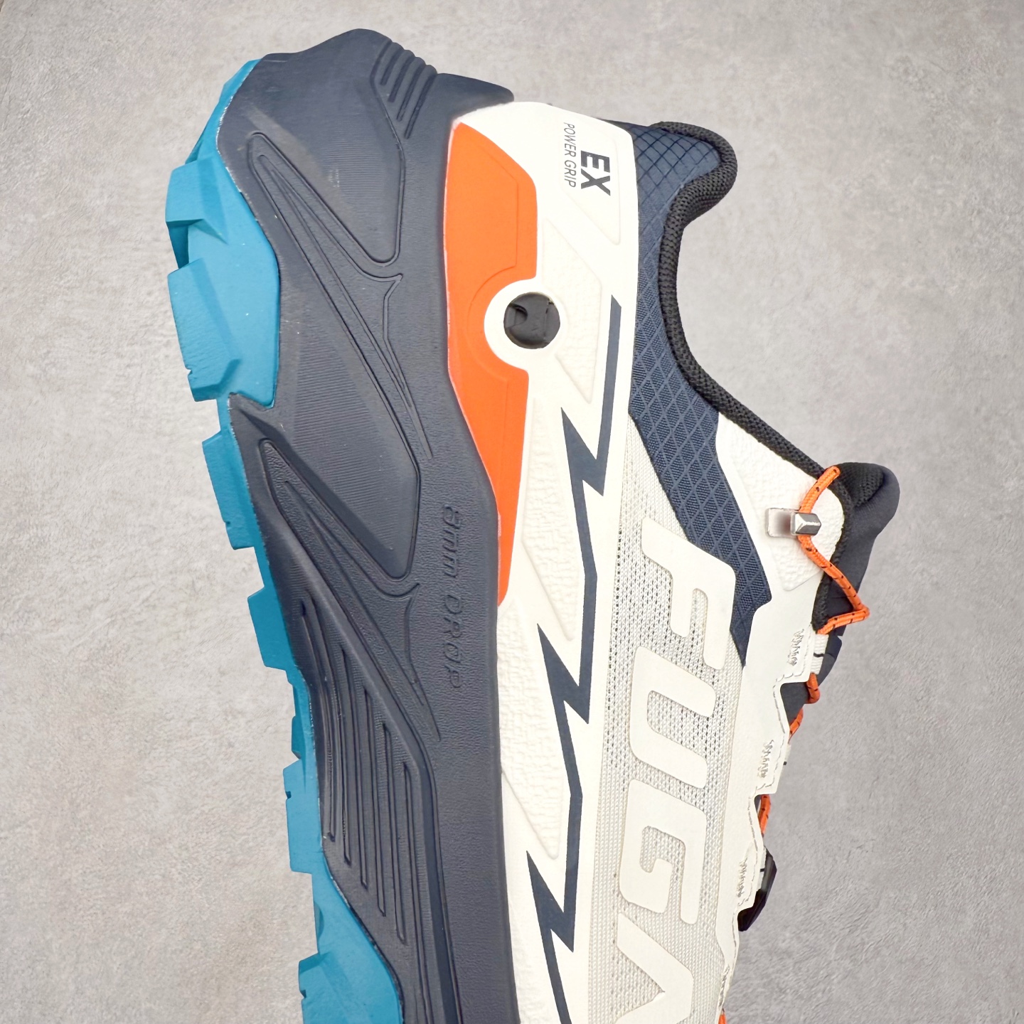 图片[6]-凯乐石 KAILAS FUGA EX3 BOA 25款舒适缓冲徒步 织物TPU减震防滑透气包裹性轻便低帮 超强抓地力越野跑步鞋 KAILAS凯乐石品牌是全球三大全系攀登品牌之一，于2003年创立于中国广州，致力于为有攀登梦想的户外运动员及爱好者，研发制造功能性专业装备，满足他们在极限环境下安全舒适的需求，凯乐石专注于科技面料的开发及专业功能设计，产品线覆盖登山、攀岩、徒步、越野跑山、露营、旅行等多项户外运动，通过运动员的测试反馈，不断进化迭代，产品荣获国内外大奖71座，发明专利21个，更突破性的自主研发攀登器械，打造出中国的攀登硬实力。实拍调校N版已经零色差零失真 百分百还原实物色彩所见即所得 不存在货不对板色差等低级问题 选购参考实物拍摄 不混卖不参货 只用心做好货严格选品 承诺混一赔十 尺码：36 36.5 37.5 38 38.5 39 40 40.5 41 42 42.5 43 44 44.5 45-选品中心