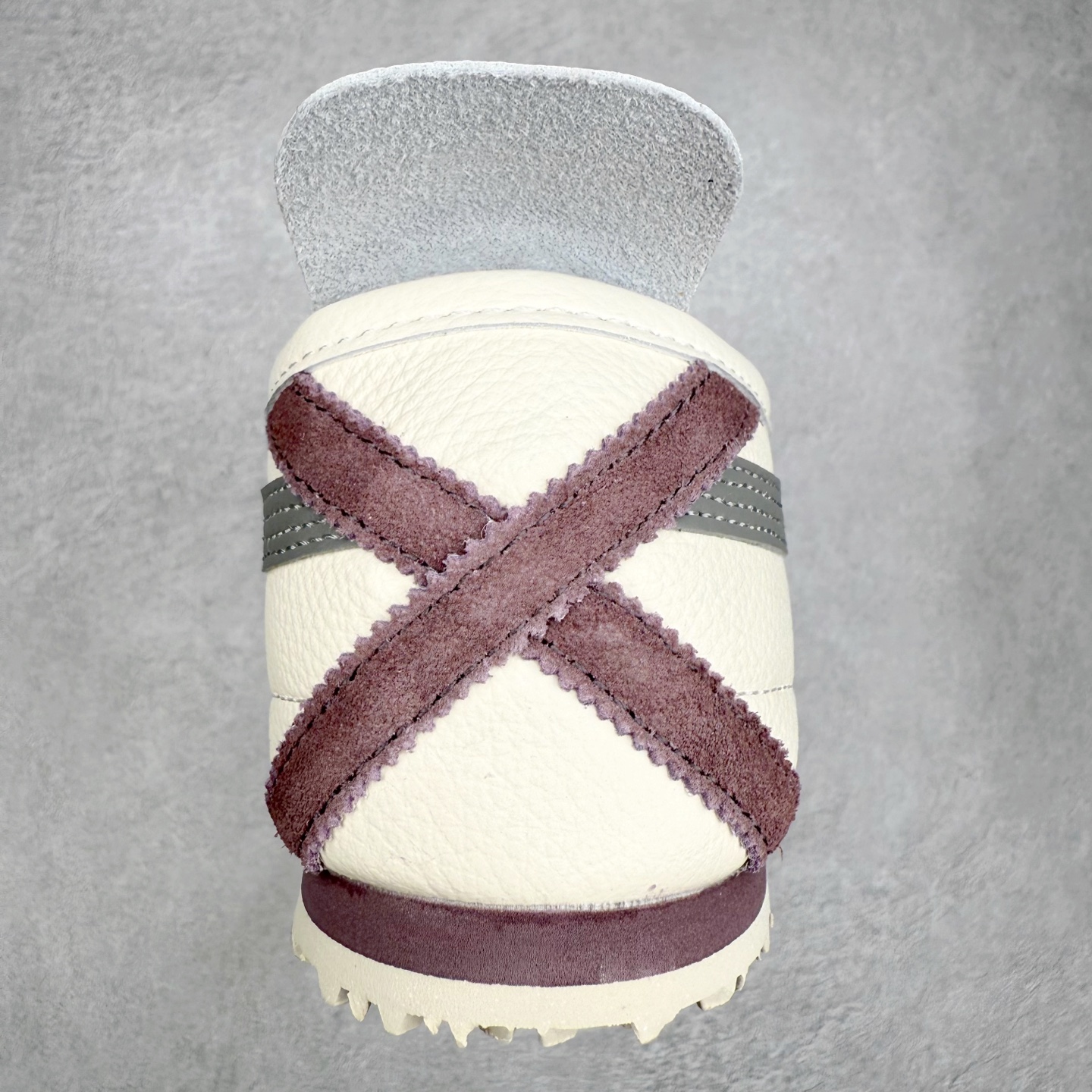 图片[8]-＃C版 Asics Onitsuka Tiger MEXICO 66 亚瑟士鬼冢虎复古经典板鞋 市场王者选手 海外订单工厂出品 长期生产补货永不断码 超成熟稳定的做工品控 原装全套纸板楦头开发 原汁原味 完美呈现版型 私模正确鞋底咬花纹路 一比一鞋头弧度高度鞋身弧度 绝不口嗨 细节品控鞋型随意秒杀市面 原档咬花纹路私模大底 一个单元有六个三角形 总体形拼接呈现花瓣状 官方四联吊牌 原装Ortholite轻量化鞋垫 原盒原配 质保卡 说明书 钢印防尘纸 纸板中底带钢印 乳胶组合鞋垫 支持全方位的对比专柜 产品从款式颜色造型上体现出追求舒适和细节的完美 鞋类更是推崇手工制作的严谨与完美 融舒适性与可穿性的设计风格 注重细节的完美和别致魅力 既保持稳重 又不失轻松的时尚感 尺码：36 37 37.5 38 39 39.5 40 40.5 41.5 42 42.5 43.5 44 45-选品中心