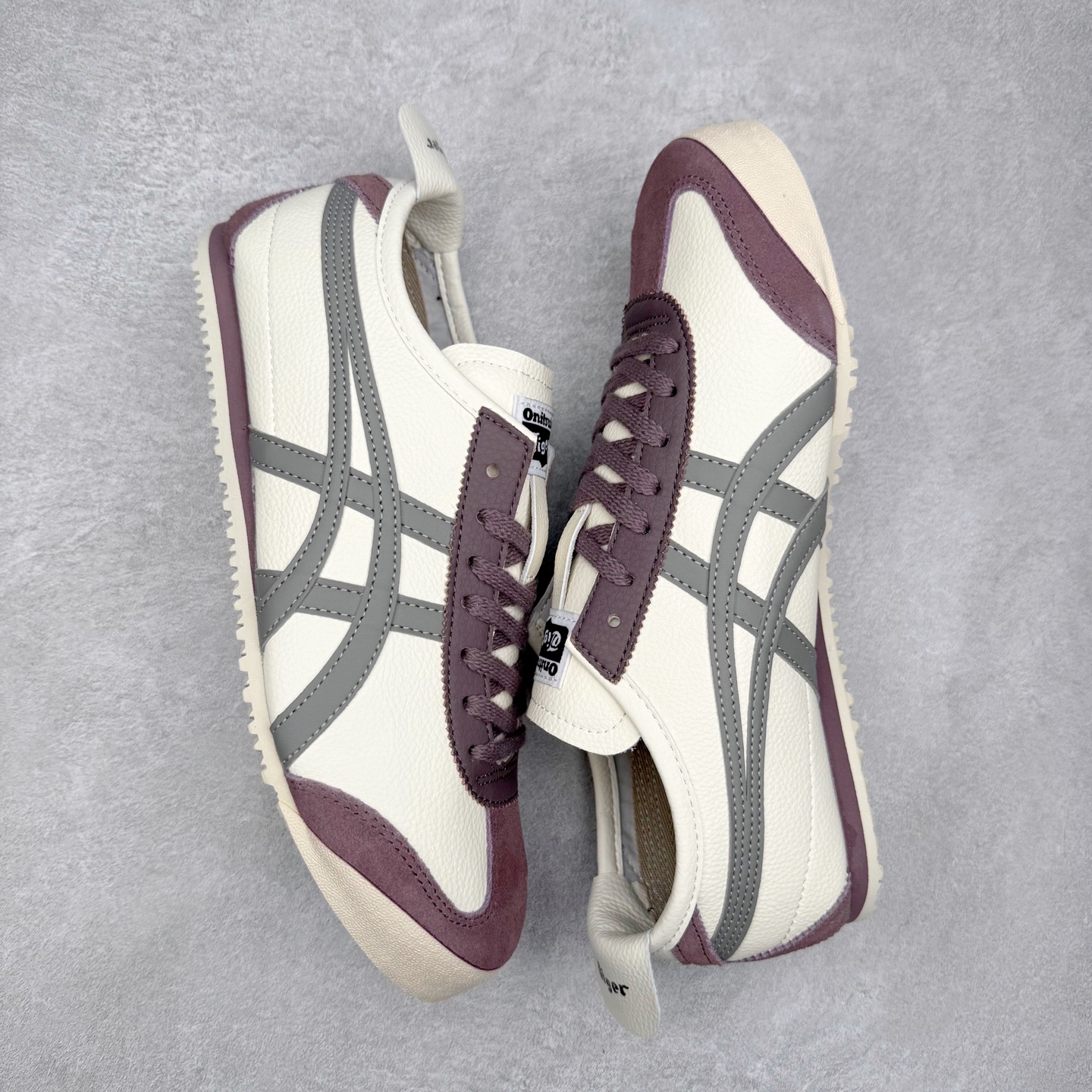 图片[3]-＃C版 Asics Onitsuka Tiger MEXICO 66 亚瑟士鬼冢虎复古经典板鞋 市场王者选手 海外订单工厂出品 长期生产补货永不断码 超成熟稳定的做工品控 原装全套纸板楦头开发 原汁原味 完美呈现版型 私模正确鞋底咬花纹路 一比一鞋头弧度高度鞋身弧度 绝不口嗨 细节品控鞋型随意秒杀市面 原档咬花纹路私模大底 一个单元有六个三角形 总体形拼接呈现花瓣状 官方四联吊牌 原装Ortholite轻量化鞋垫 原盒原配 质保卡 说明书 钢印防尘纸 纸板中底带钢印 乳胶组合鞋垫 支持全方位的对比专柜 产品从款式颜色造型上体现出追求舒适和细节的完美 鞋类更是推崇手工制作的严谨与完美 融舒适性与可穿性的设计风格 注重细节的完美和别致魅力 既保持稳重 又不失轻松的时尚感 尺码：36 37 37.5 38 39 39.5 40 40.5 41.5 42 42.5 43.5 44 45-选品中心