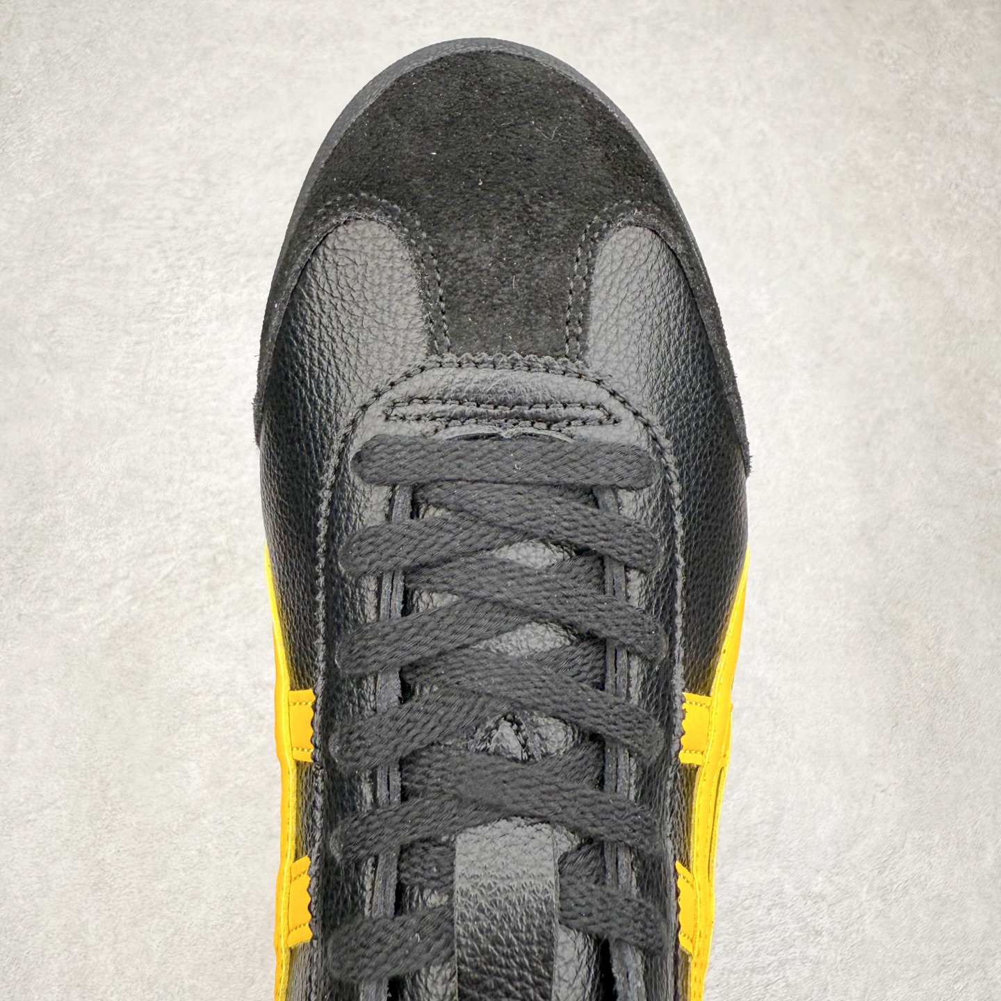 图片[4]-＃C版 Asics Onitsuka Tiger MEXICO 66 亚瑟士鬼冢虎复古经典板鞋 市场王者选手 海外订单工厂出品 长期生产补货永不断码 超成熟稳定的做工品控 原装全套纸板楦头开发 原汁原味 完美呈现版型 私模正确鞋底咬花纹路 一比一鞋头弧度高度鞋身弧度 绝不口嗨 细节品控鞋型随意秒杀市面 原档咬花纹路私模大底 一个单元有六个三角形 总体形拼接呈现花瓣状 官方四联吊牌 原装Ortholite轻量化鞋垫 原盒原配 质保卡 说明书 钢印防尘纸 纸板中底带钢印 乳胶组合鞋垫 支持全方位的对比专柜 产品从款式颜色造型上体现出追求舒适和细节的完美 鞋类更是推崇手工制作的严谨与完美 融舒适性与可穿性的设计风格 注重细节的完美和别致魅力 既保持稳重 又不失轻松的时尚感 尺码：36 37 37.5 38 39 39.5 40 40.5 41.5 42 42.5 43.5 44 45-选品中心