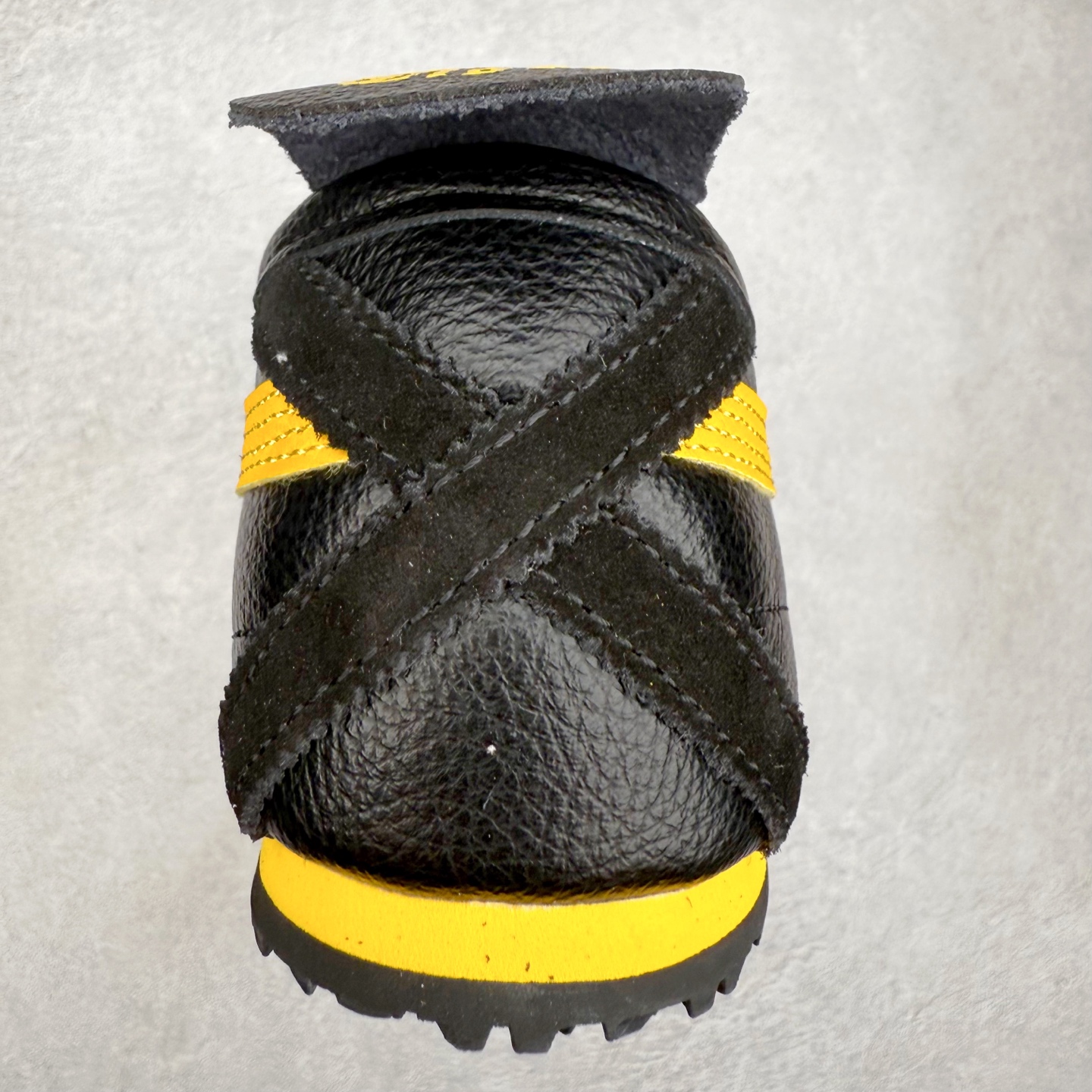 图片[8]-＃C版 Asics Onitsuka Tiger MEXICO 66 亚瑟士鬼冢虎复古经典板鞋 市场王者选手 海外订单工厂出品 长期生产补货永不断码 超成熟稳定的做工品控 原装全套纸板楦头开发 原汁原味 完美呈现版型 私模正确鞋底咬花纹路 一比一鞋头弧度高度鞋身弧度 绝不口嗨 细节品控鞋型随意秒杀市面 原档咬花纹路私模大底 一个单元有六个三角形 总体形拼接呈现花瓣状 官方四联吊牌 原装Ortholite轻量化鞋垫 原盒原配 质保卡 说明书 钢印防尘纸 纸板中底带钢印 乳胶组合鞋垫 支持全方位的对比专柜 产品从款式颜色造型上体现出追求舒适和细节的完美 鞋类更是推崇手工制作的严谨与完美 融舒适性与可穿性的设计风格 注重细节的完美和别致魅力 既保持稳重 又不失轻松的时尚感 尺码：36 37 37.5 38 39 39.5 40 40.5 41.5 42 42.5 43.5 44 45-选品中心